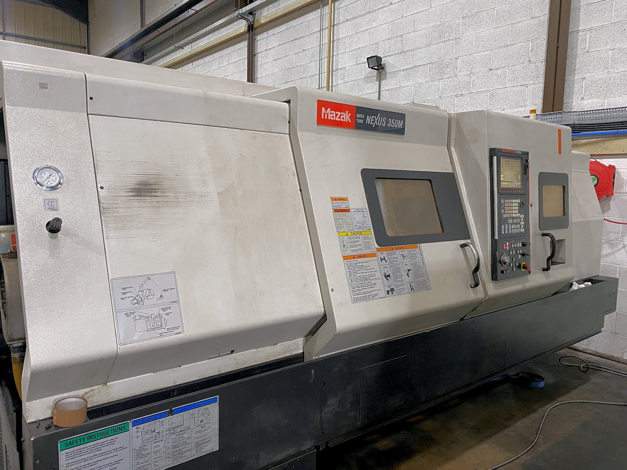 Frontansicht der Mazak QUICK TURN NEXUS 350M  Maschine