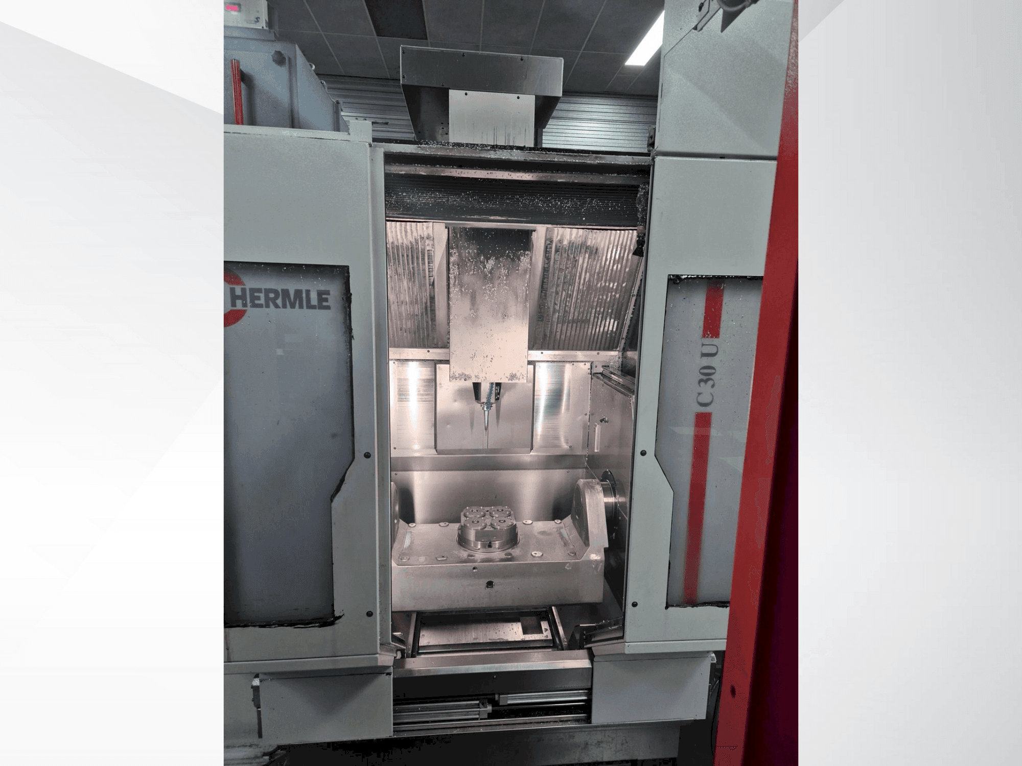 Frontansicht der HERMLE C30U + RS Automation  Maschine