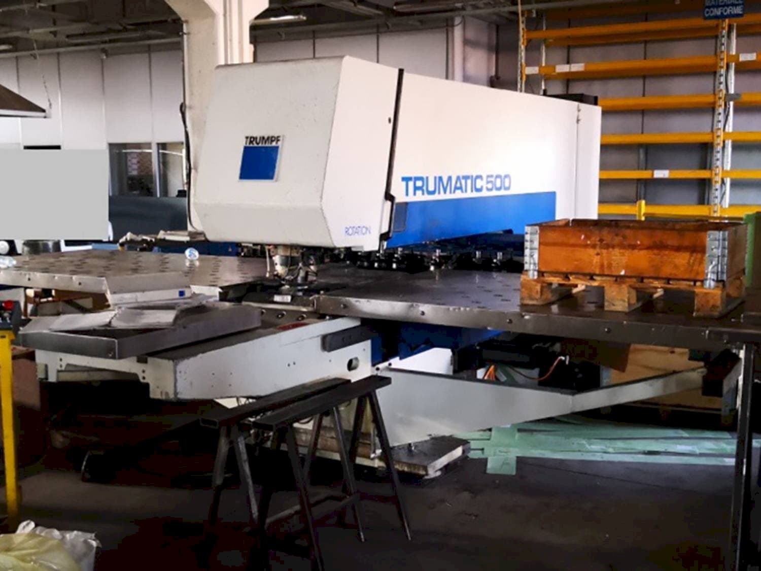 Frontansicht der Trumpf Trumatic 500R  Maschine