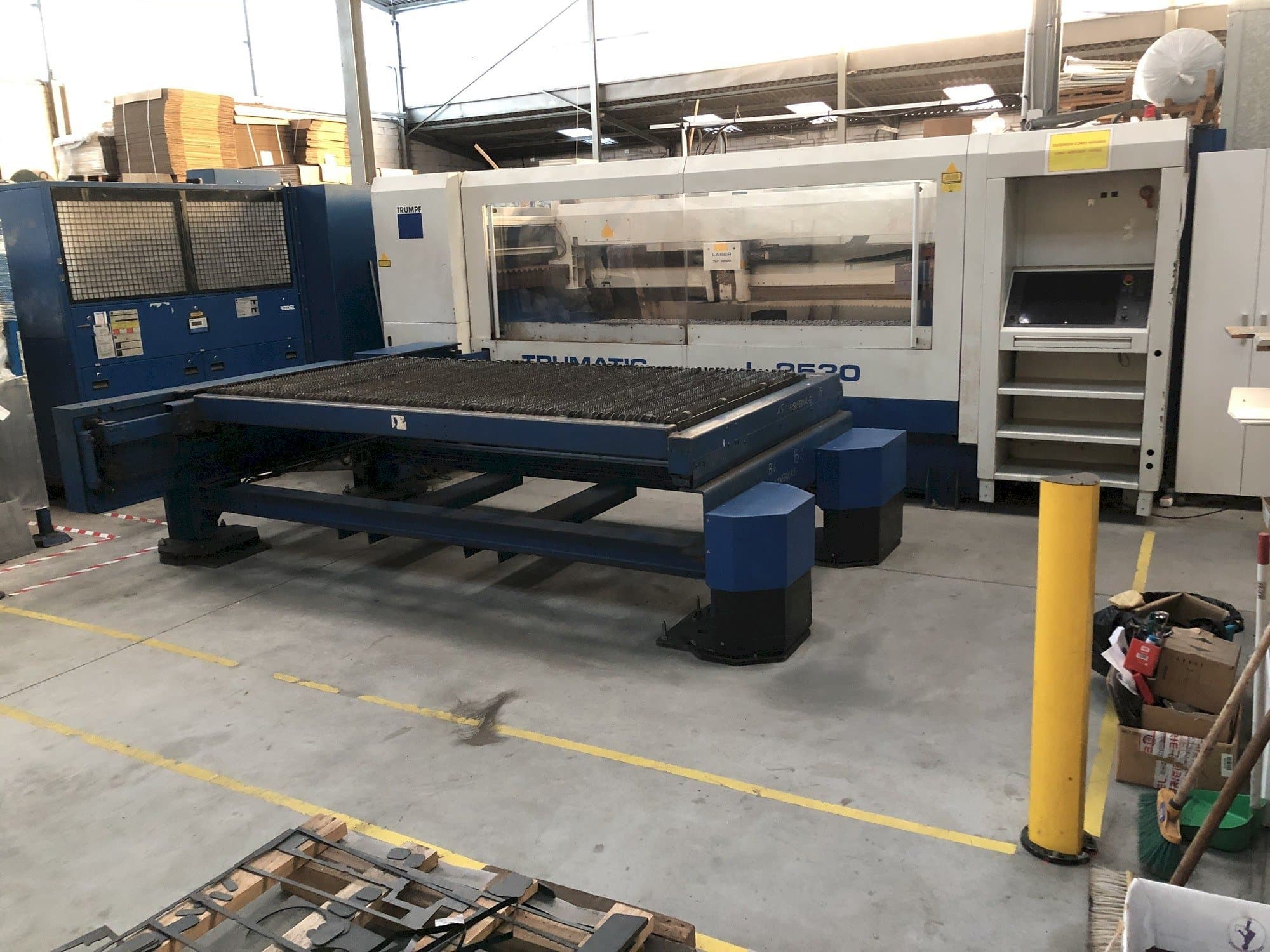 Frontansicht der Trumpf Trumatic L2530 Maschine