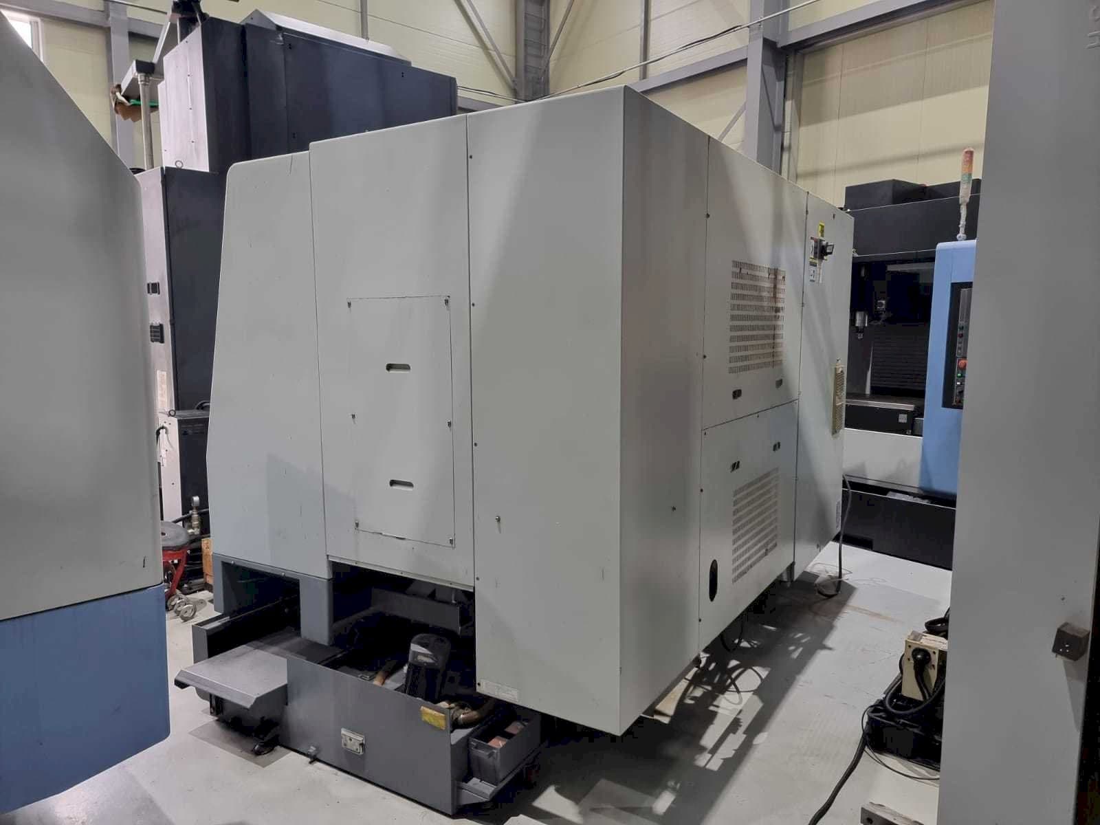 Frontansicht der Hyundai Kia SKT250Y  Maschine