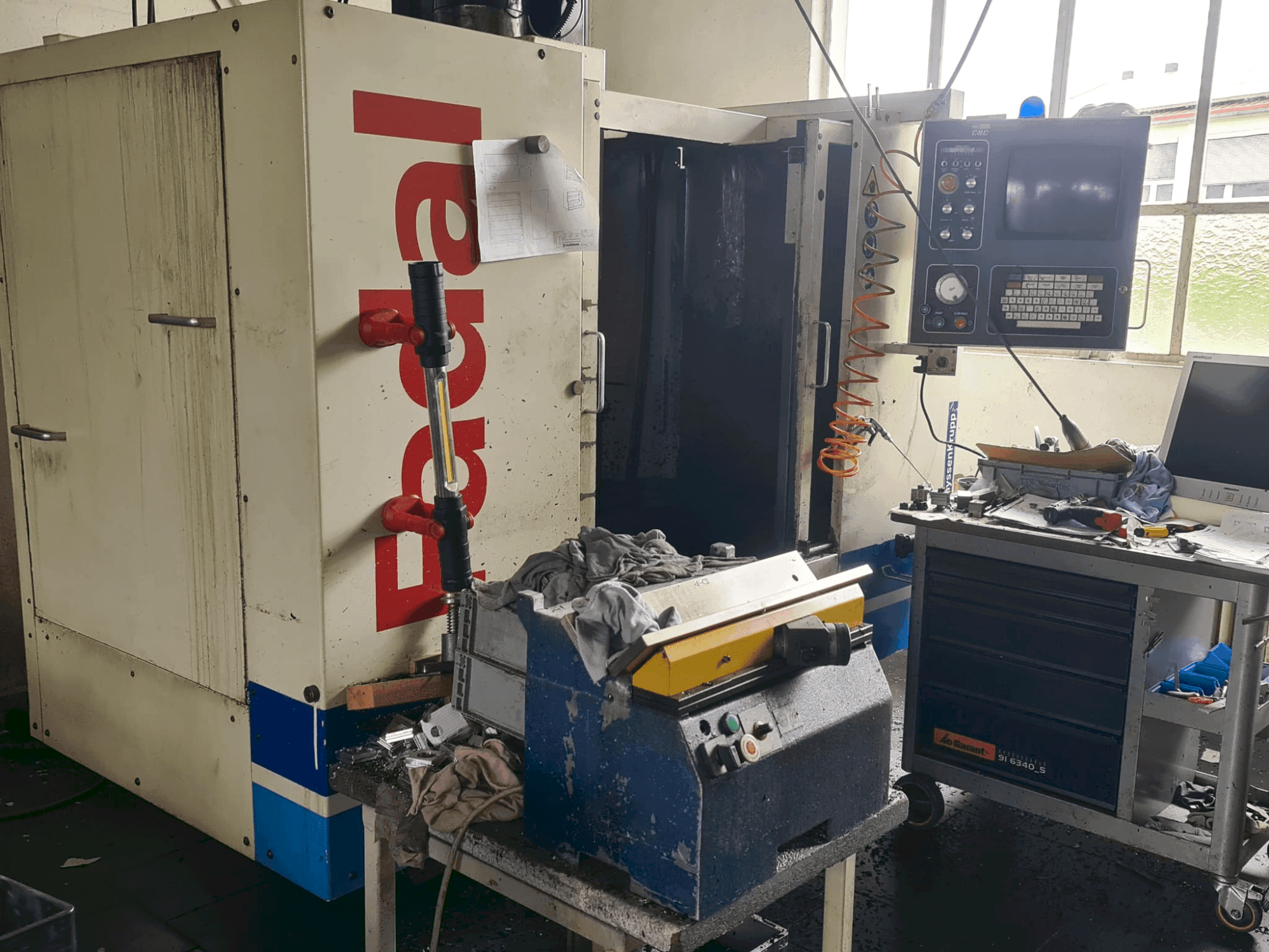 Frontansicht der FADAL 910  Maschine