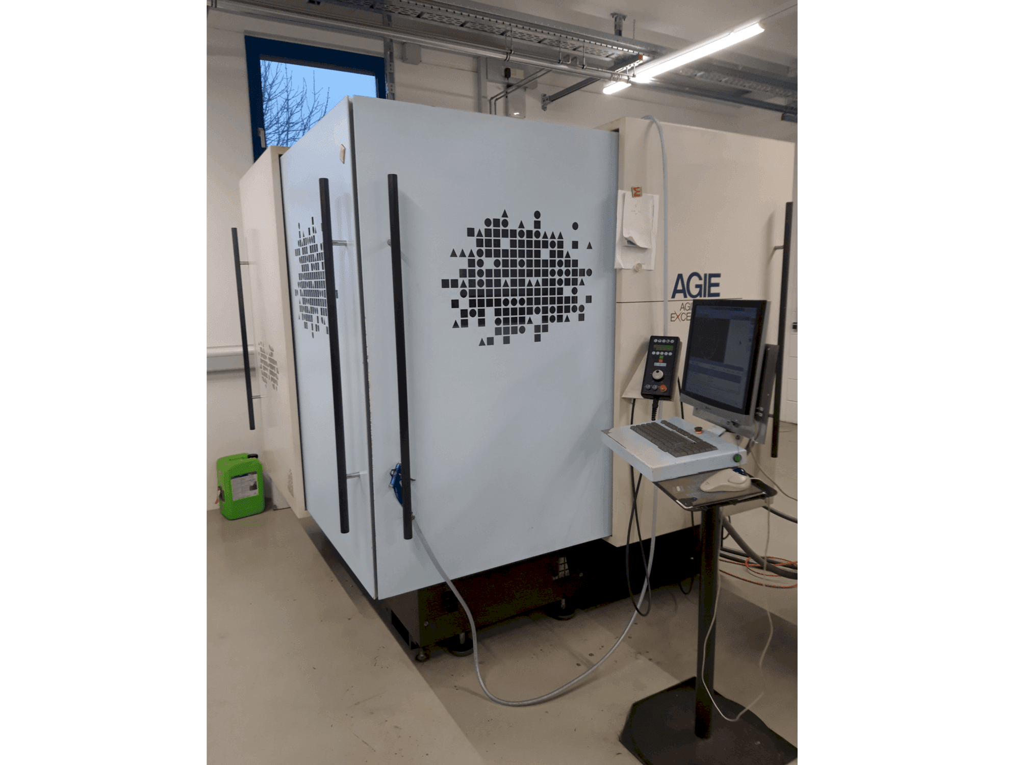 Frontansicht der AGIE Agiecut Excellence 2F  Maschine