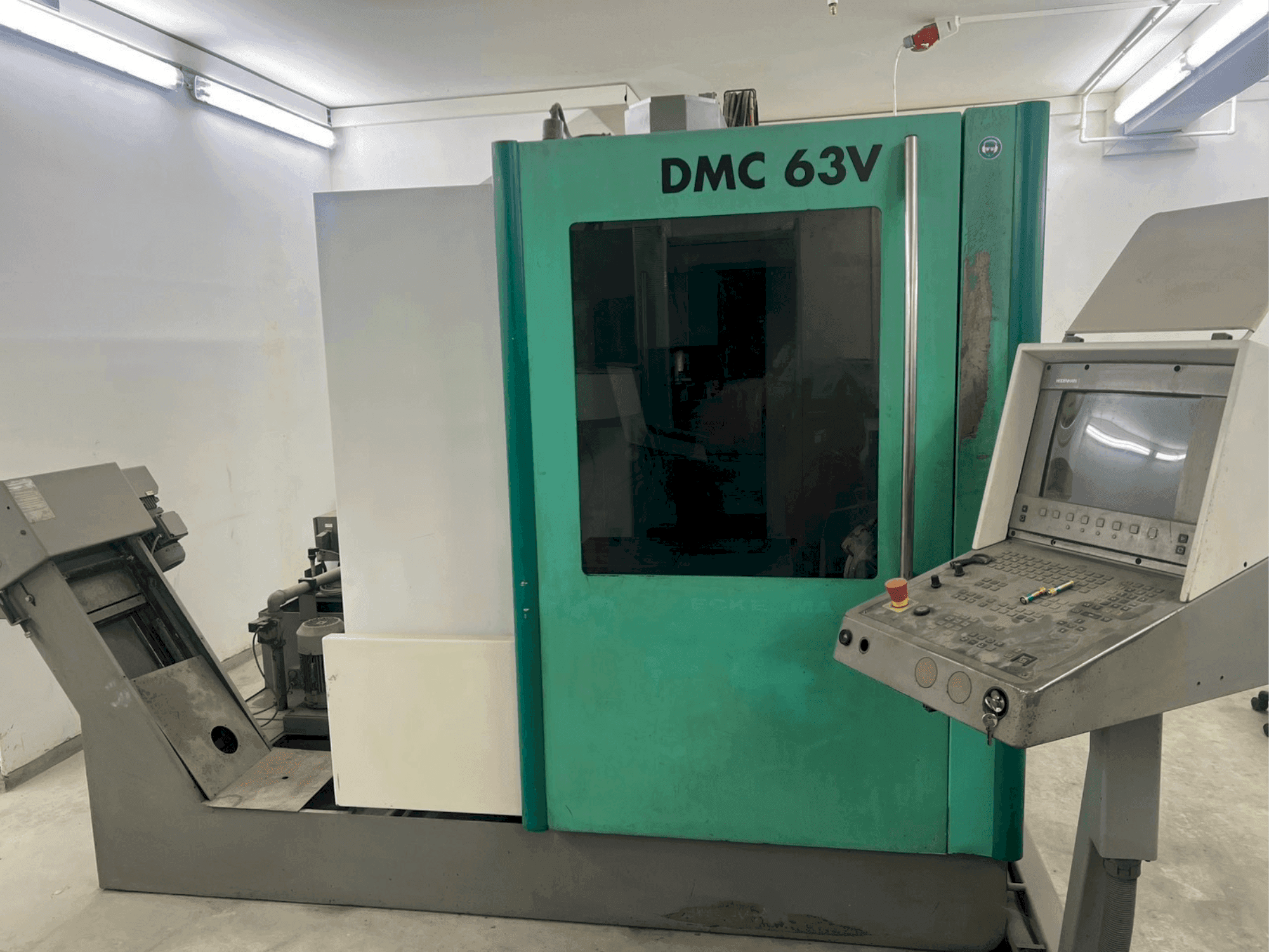 Frontansicht der DECKEL MAHO DMC 63V  Maschine
