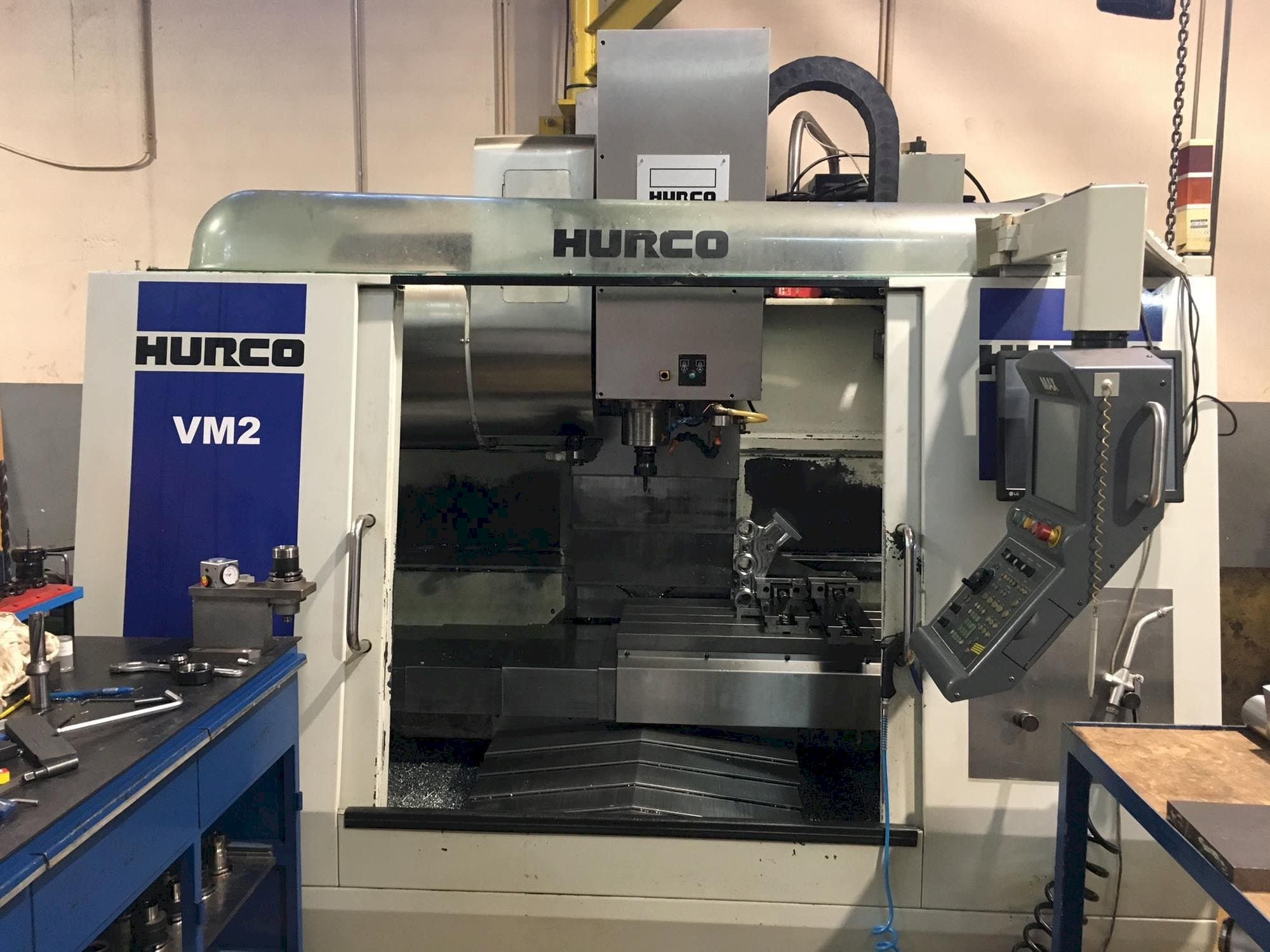 Frontansicht der Hurco VM2  Maschine