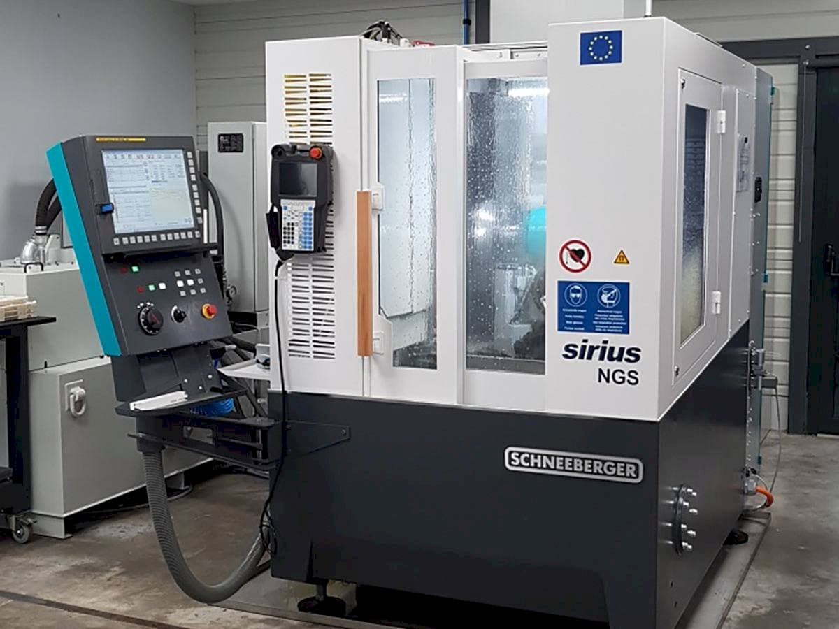 Frontansicht der Schneeberger SIRIUS NGS  Maschine