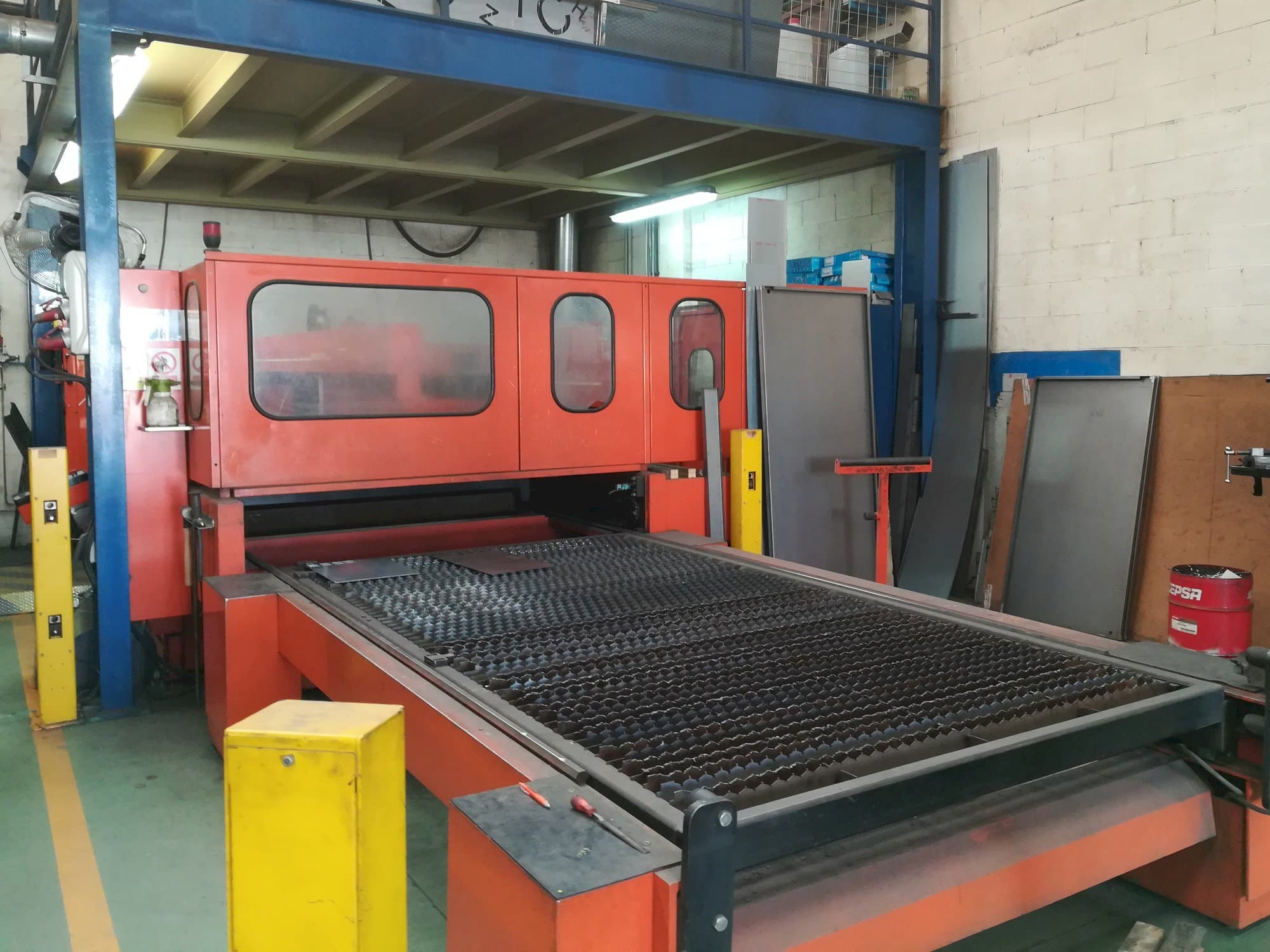 Frontansicht der Bystronic Bystar 3015  Maschine