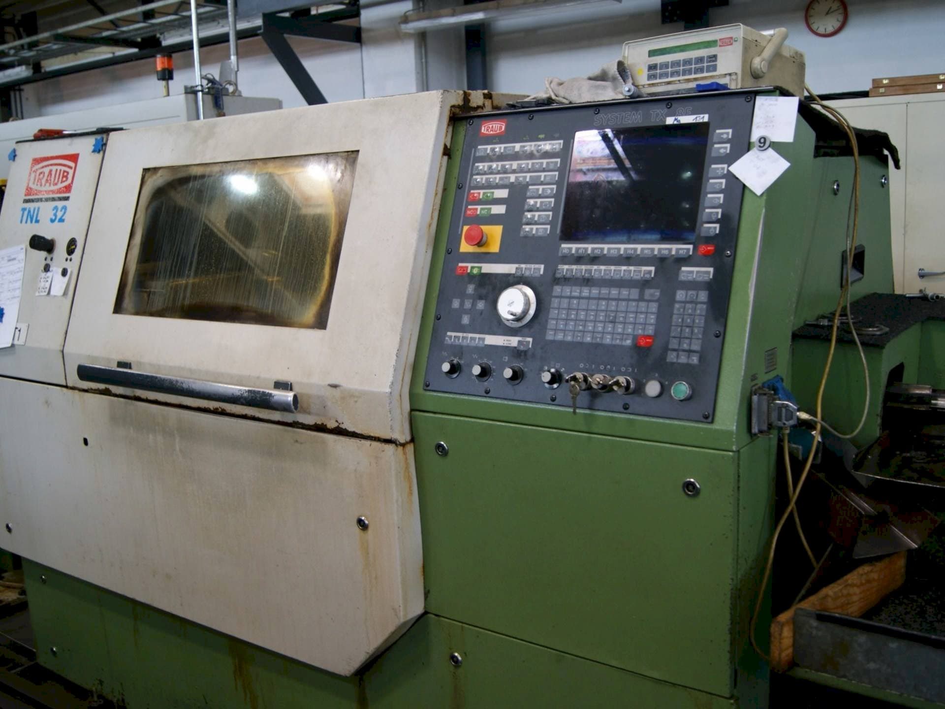 Frontansicht der TRAUB TNL 32G  Maschine