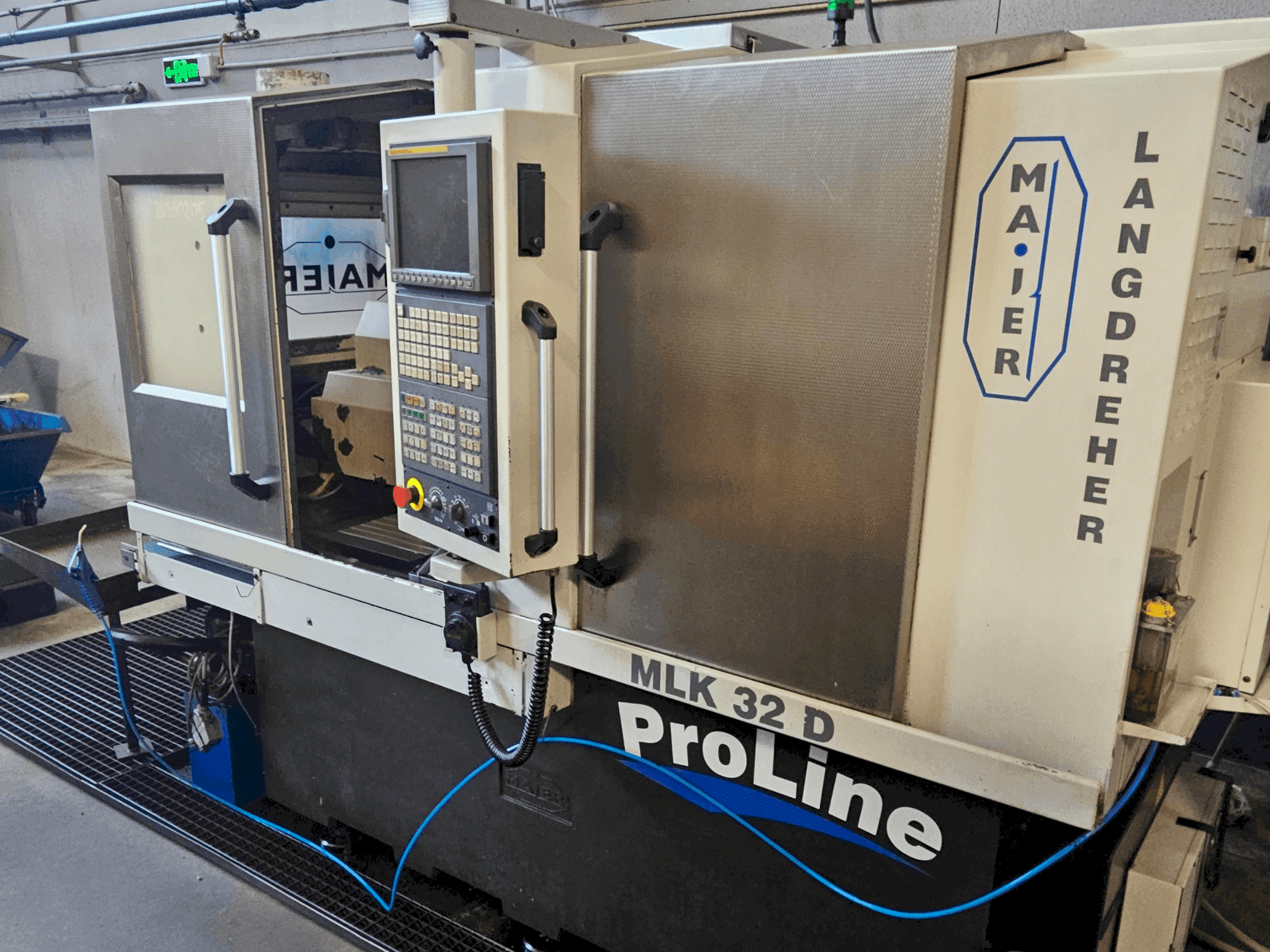 Frontansicht der Maier MLK 32D  Maschine