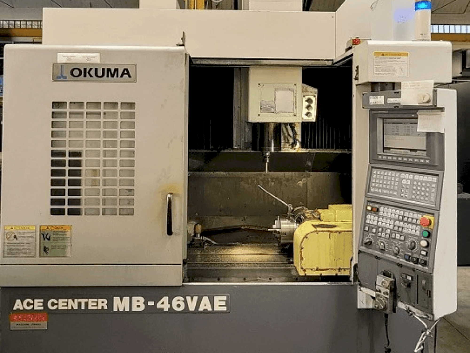 Frontansicht der Okuma MB-46VAE  Maschine
