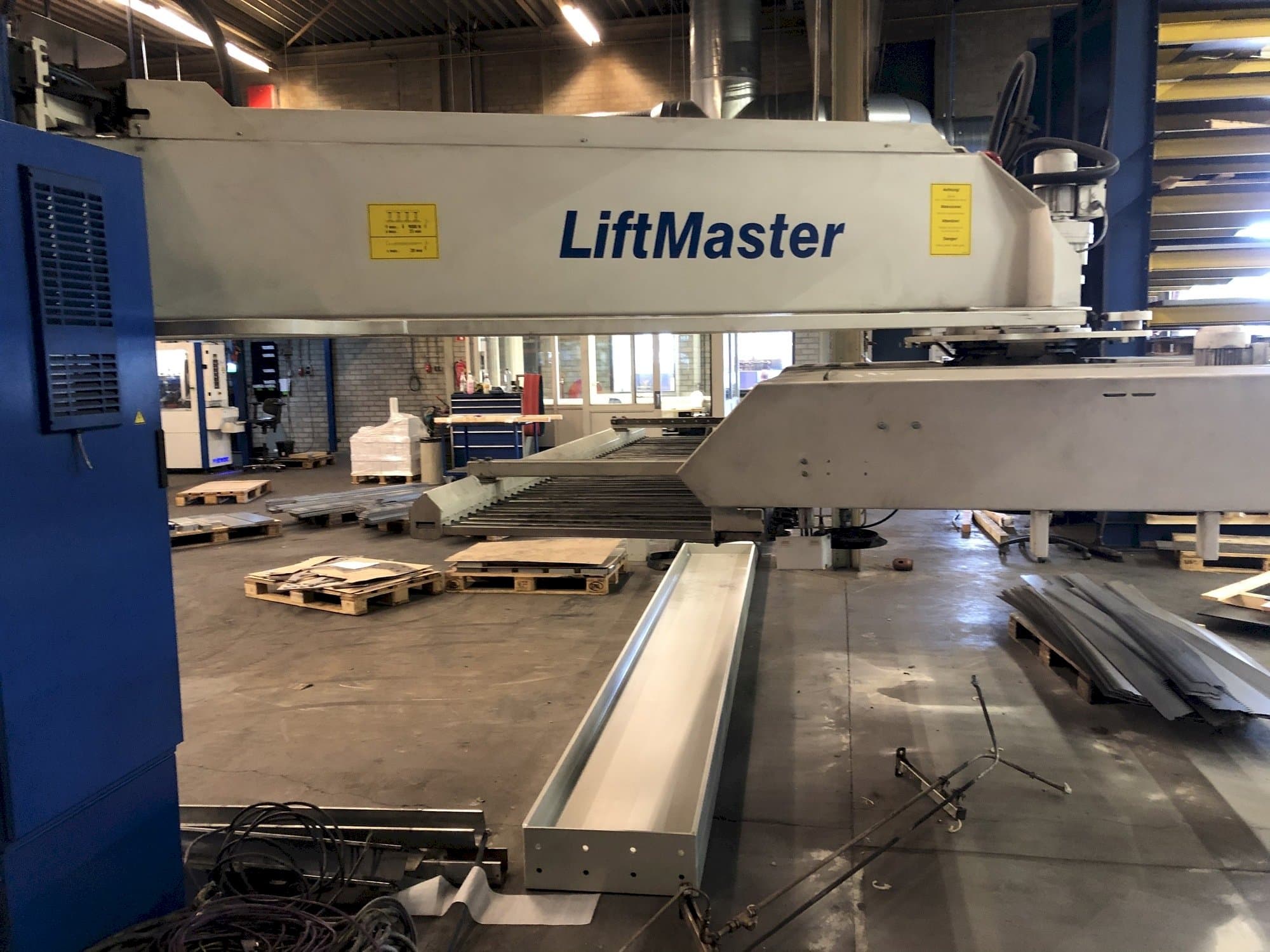 Frontansicht der Trumpf Liftmaster  Maschine