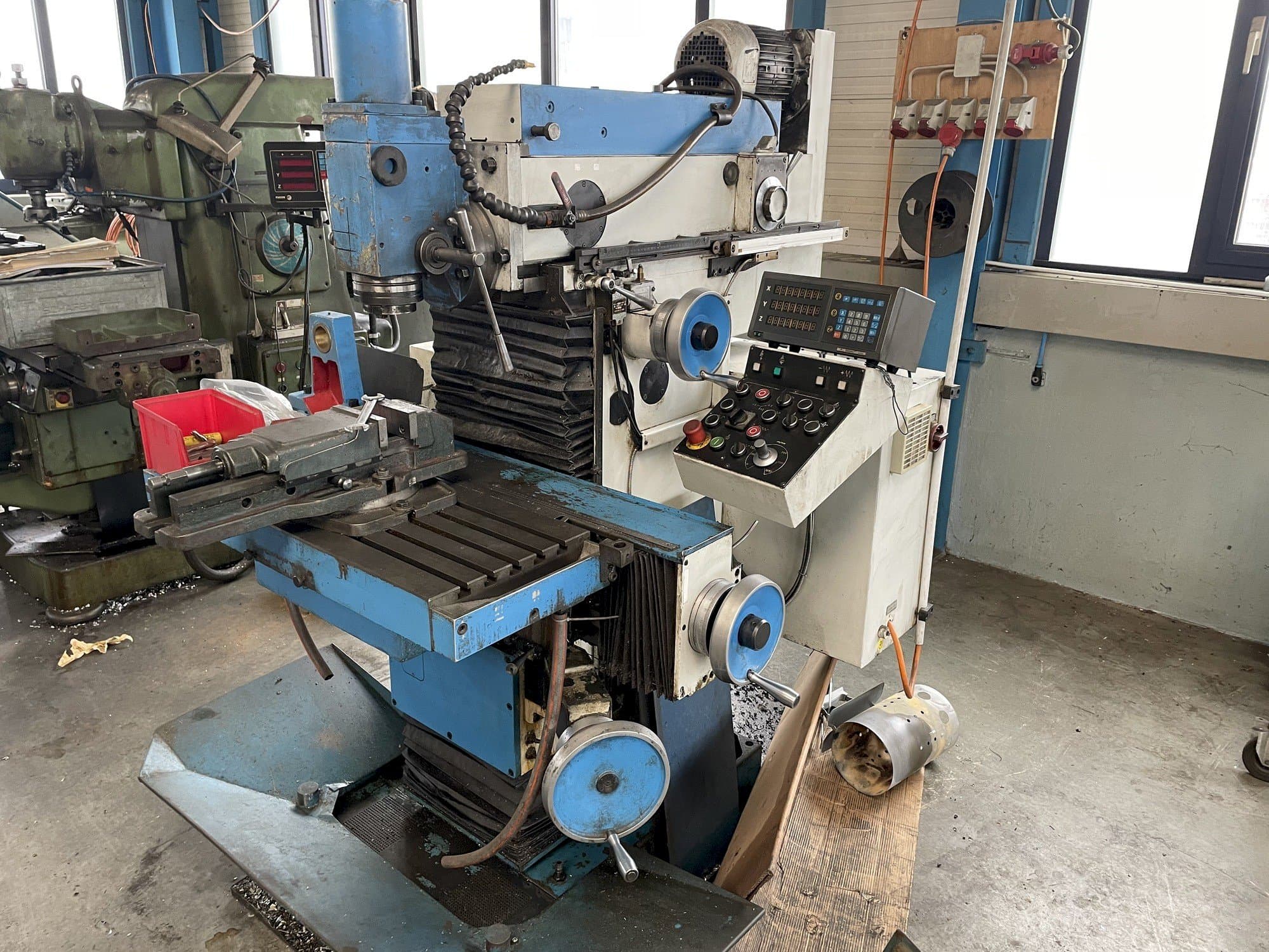 Frontansicht der KNUTH WF 5  Maschine