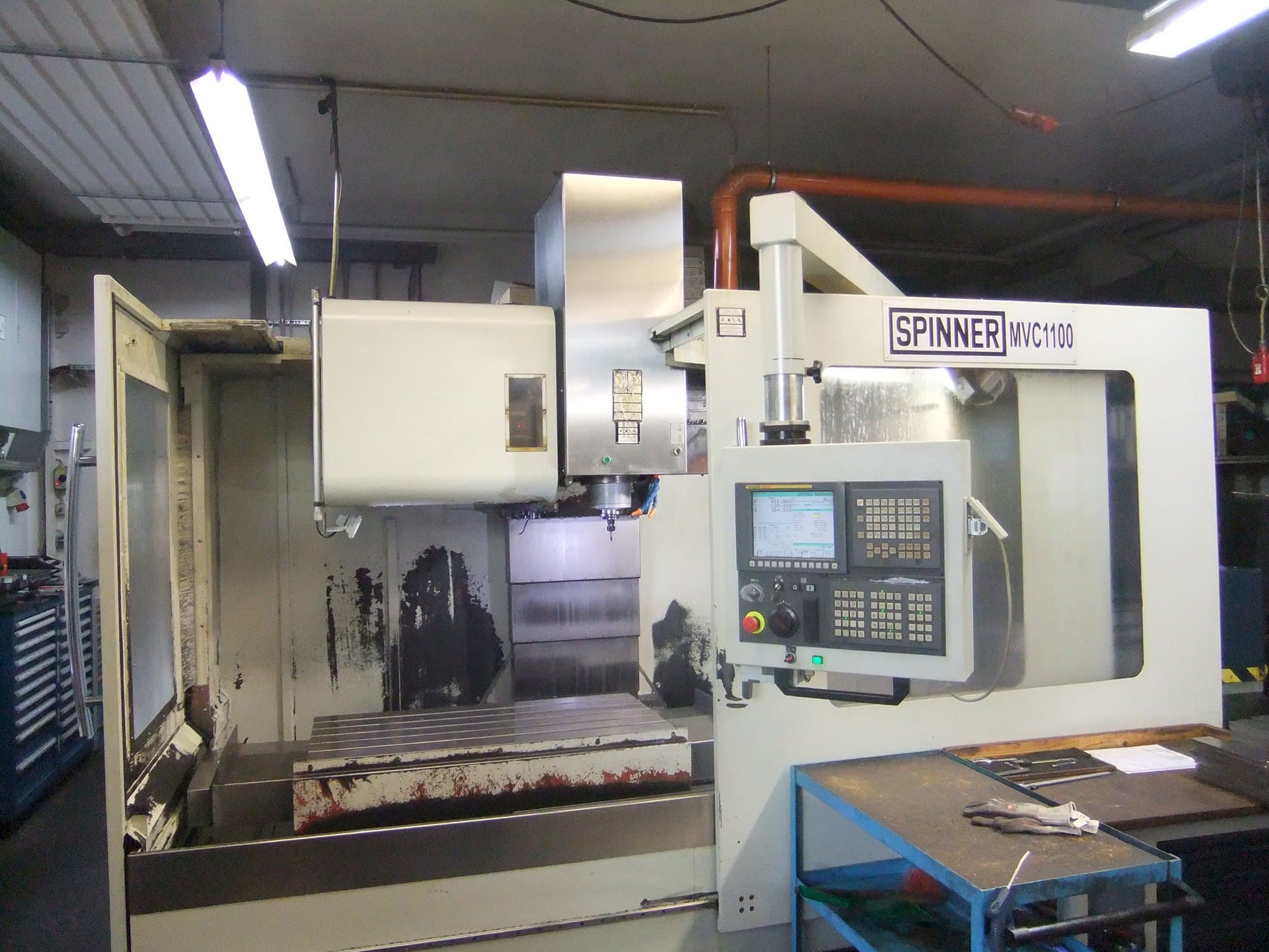 Frontansicht der SPINNER MVC1100  Maschine