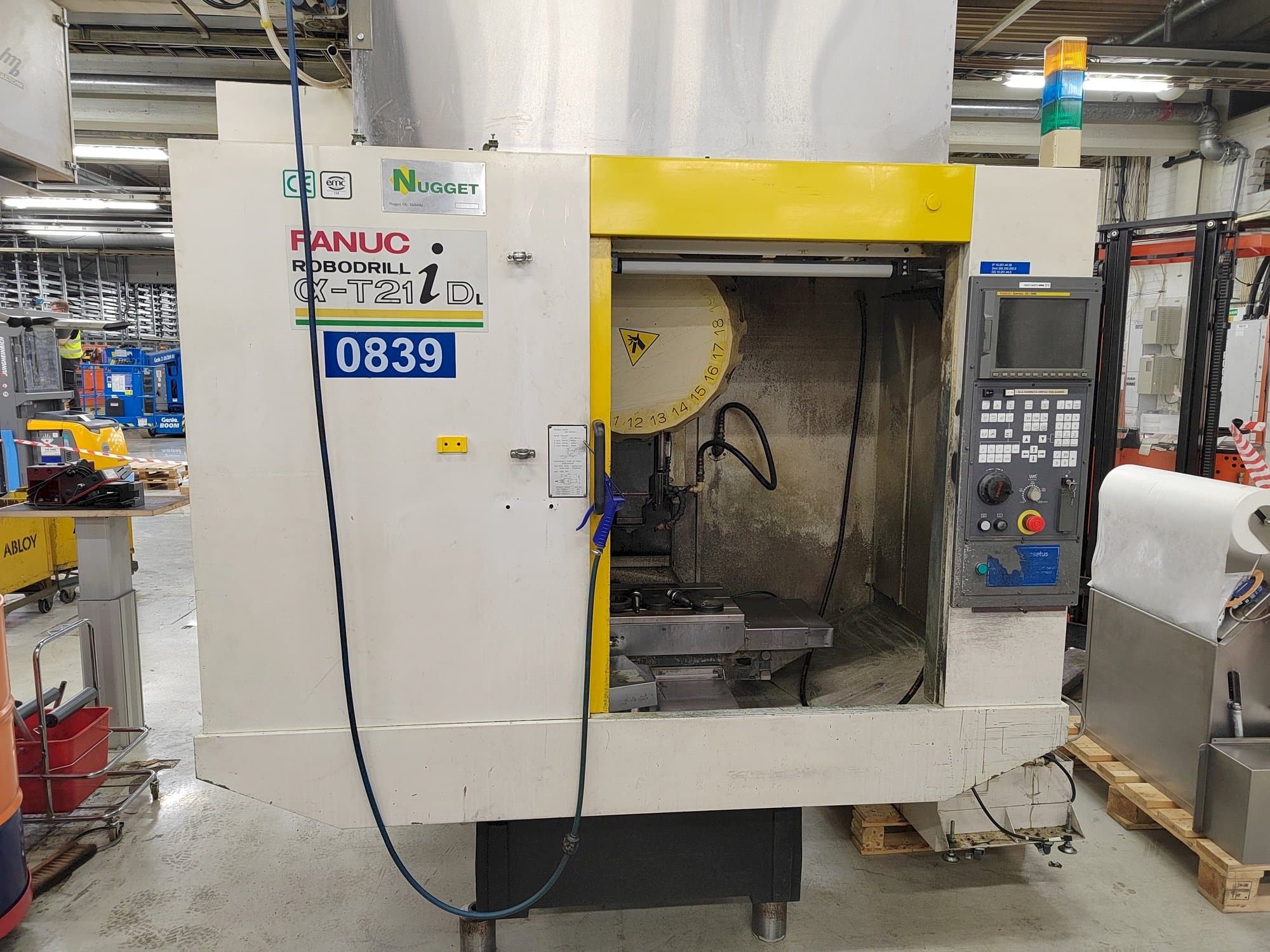 Frontansicht der FANUC Robodrill Alpha-T21iDL  Maschine