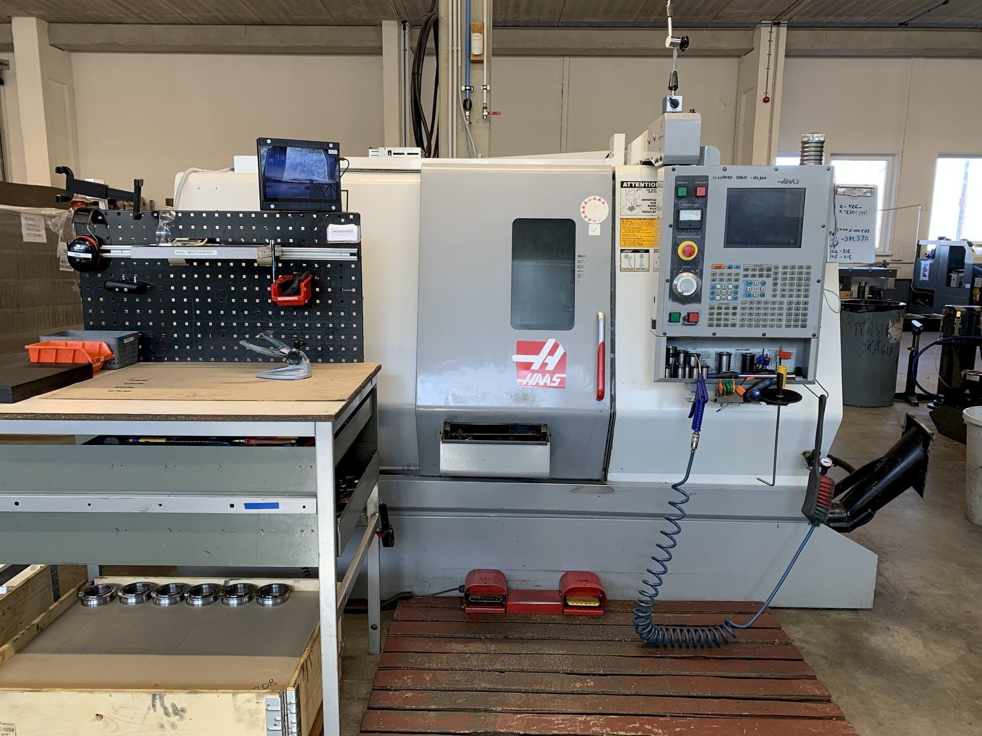 Frontansicht der HAAS SL-20 TCF  Maschine