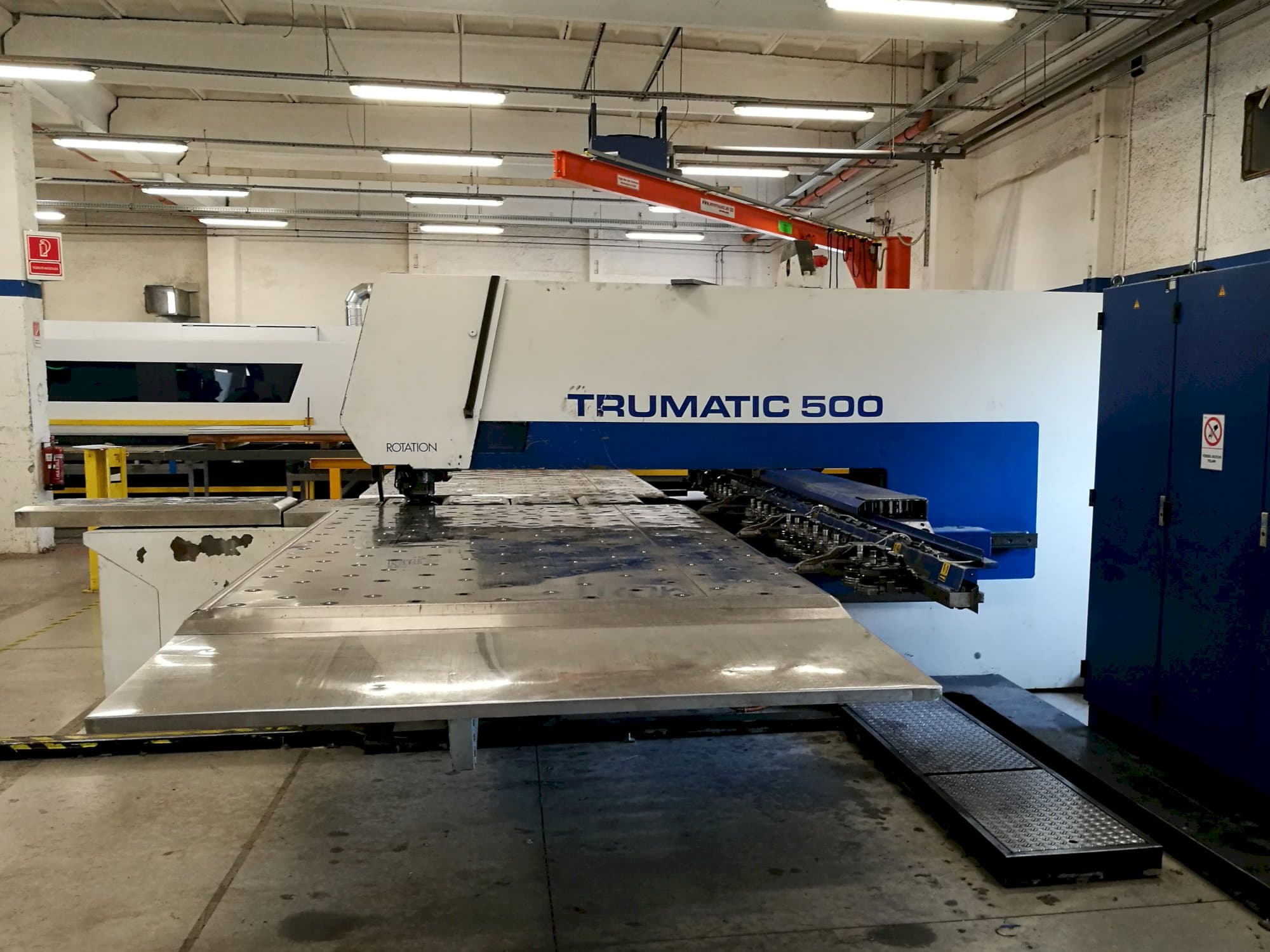 Linke Seitenansicht der Trumpf Trumatic 500 R Maschine
