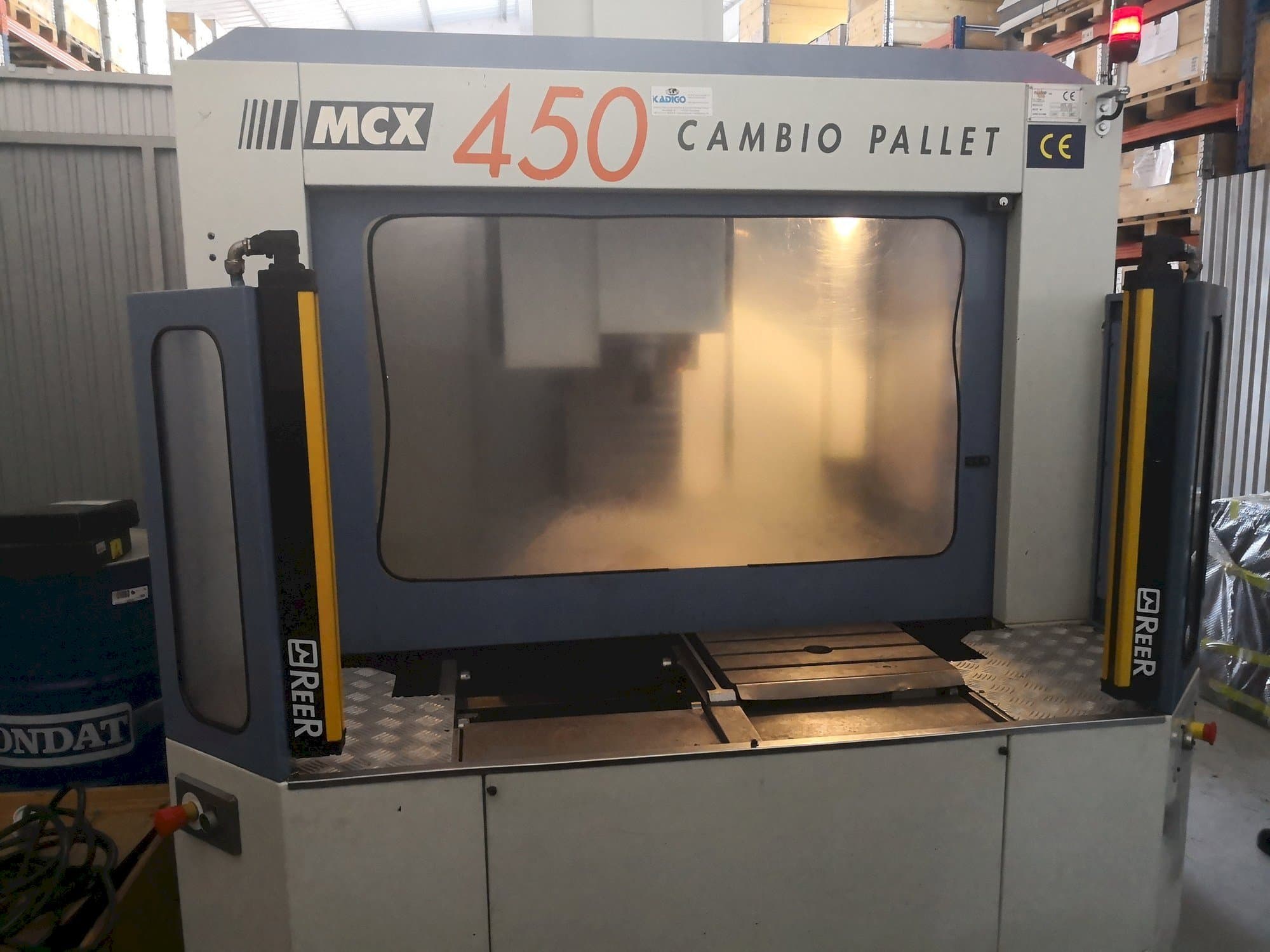 Frontansicht der FAMUP MCX 450  Maschine