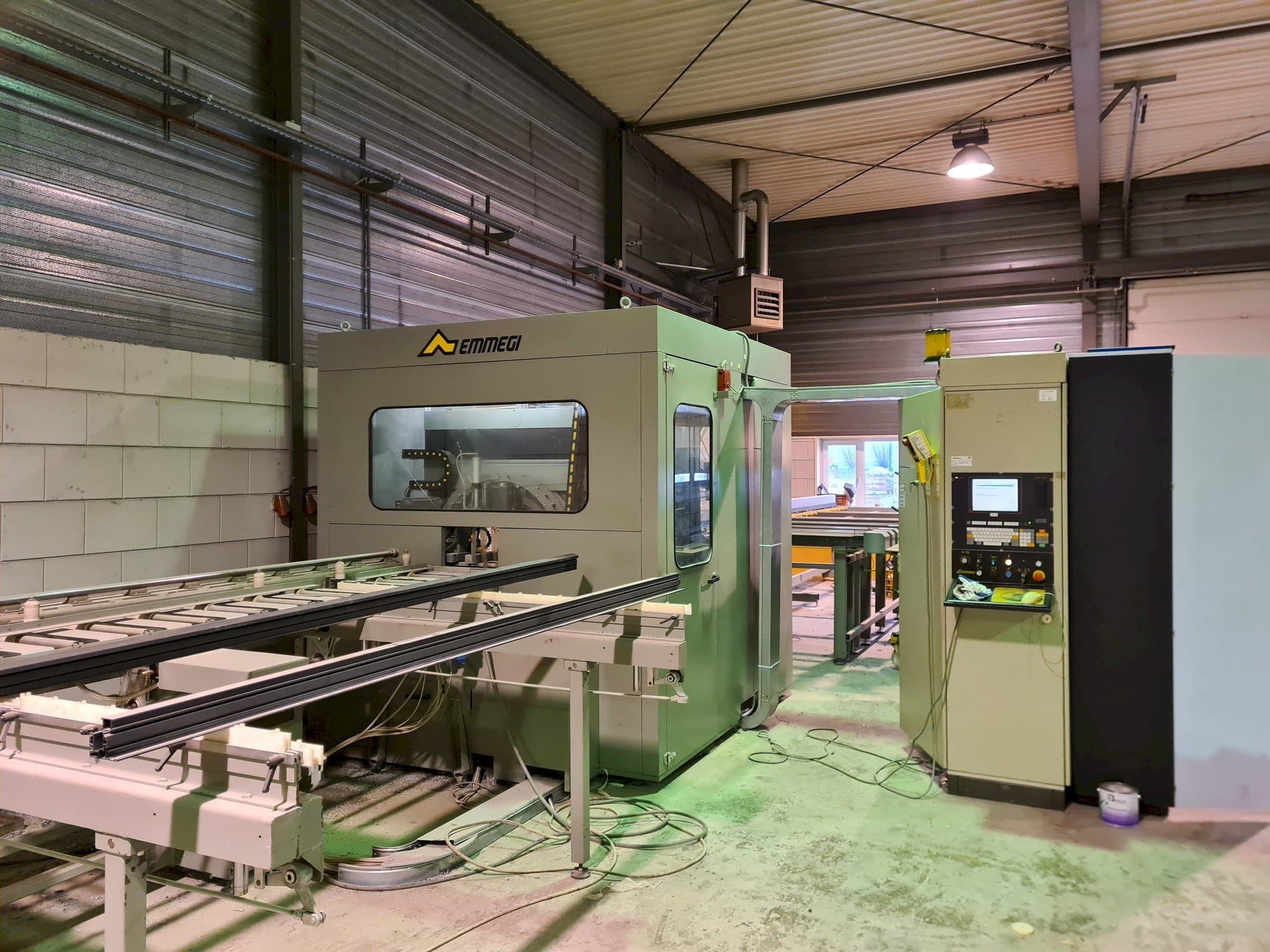 Frontansicht der Emmegi Quadra  Maschine