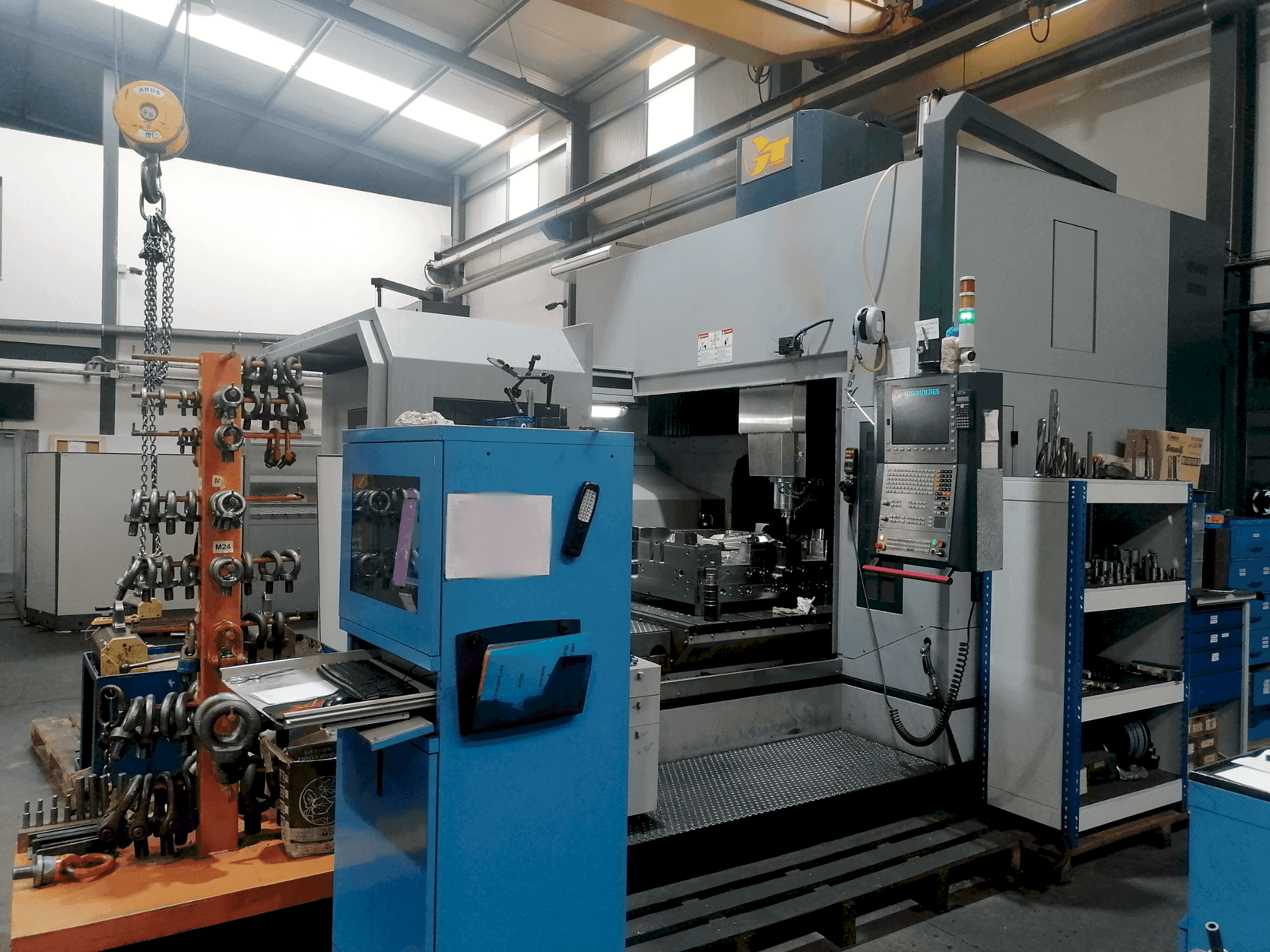 Frontansicht der GENTIGER GT1614V  Maschine