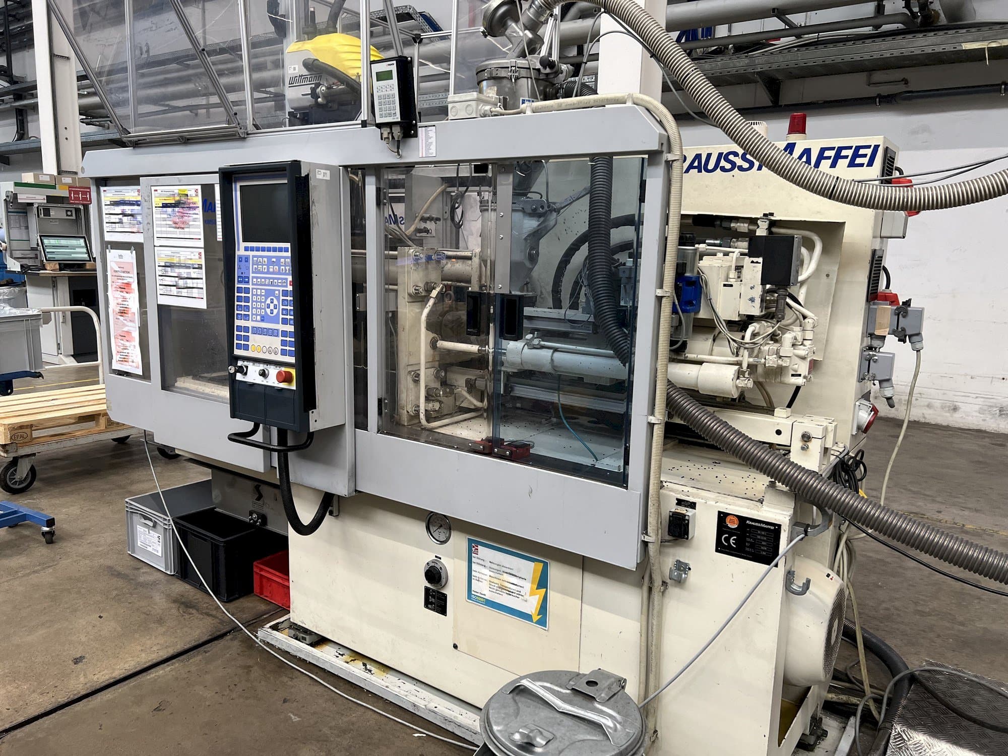 Frontansicht der Krauss Maffei KM 50-125 C1  Maschine