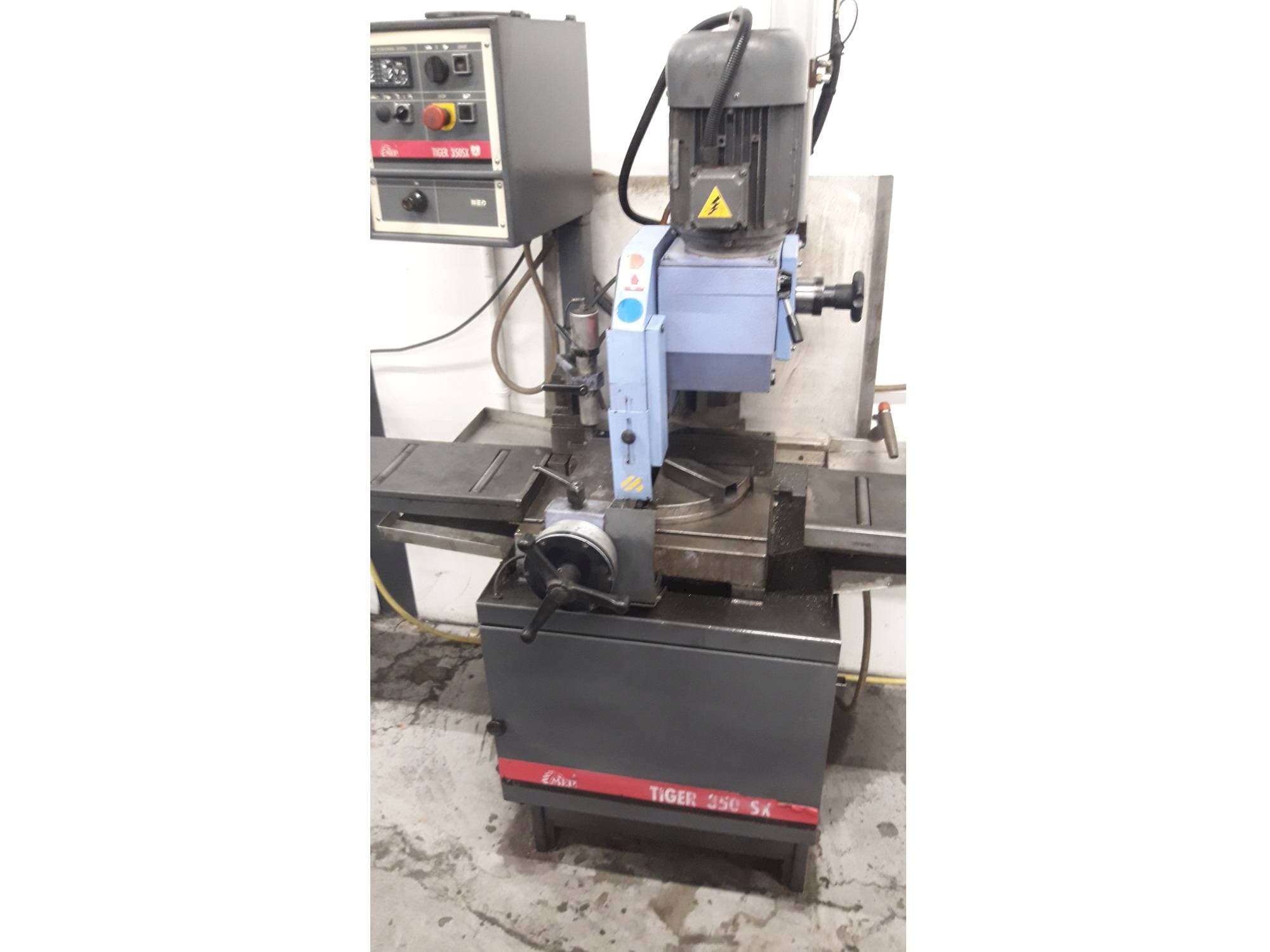 Frontansicht der MEP TIGER 350SX  Maschine