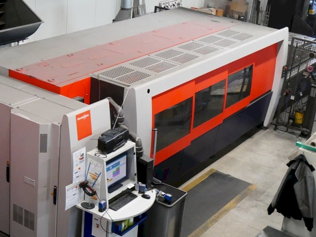 Linke Seitenansicht der Bystronic BySpeed Pro  Maschine