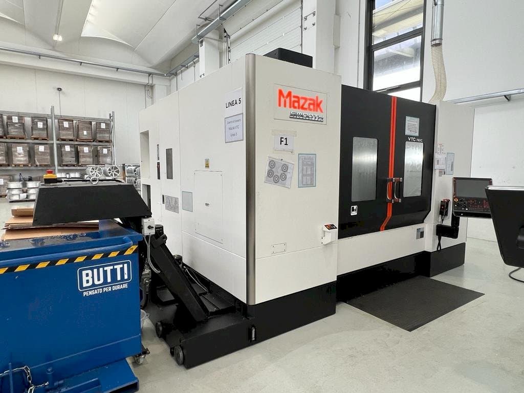 Frontansicht der Mazak VTC 760  Maschine