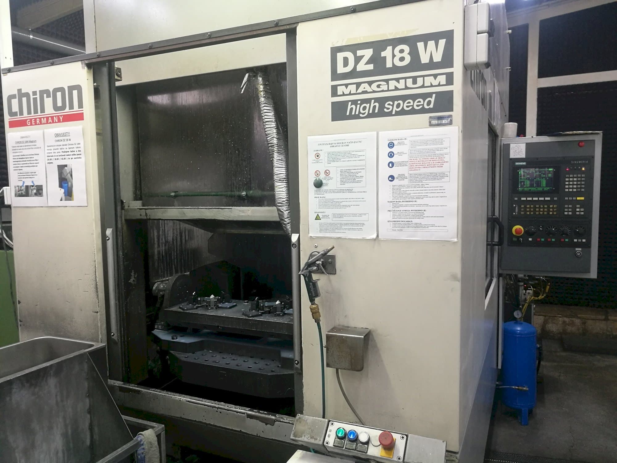 Frontansicht der CHIRON DZ 18 W  Maschine