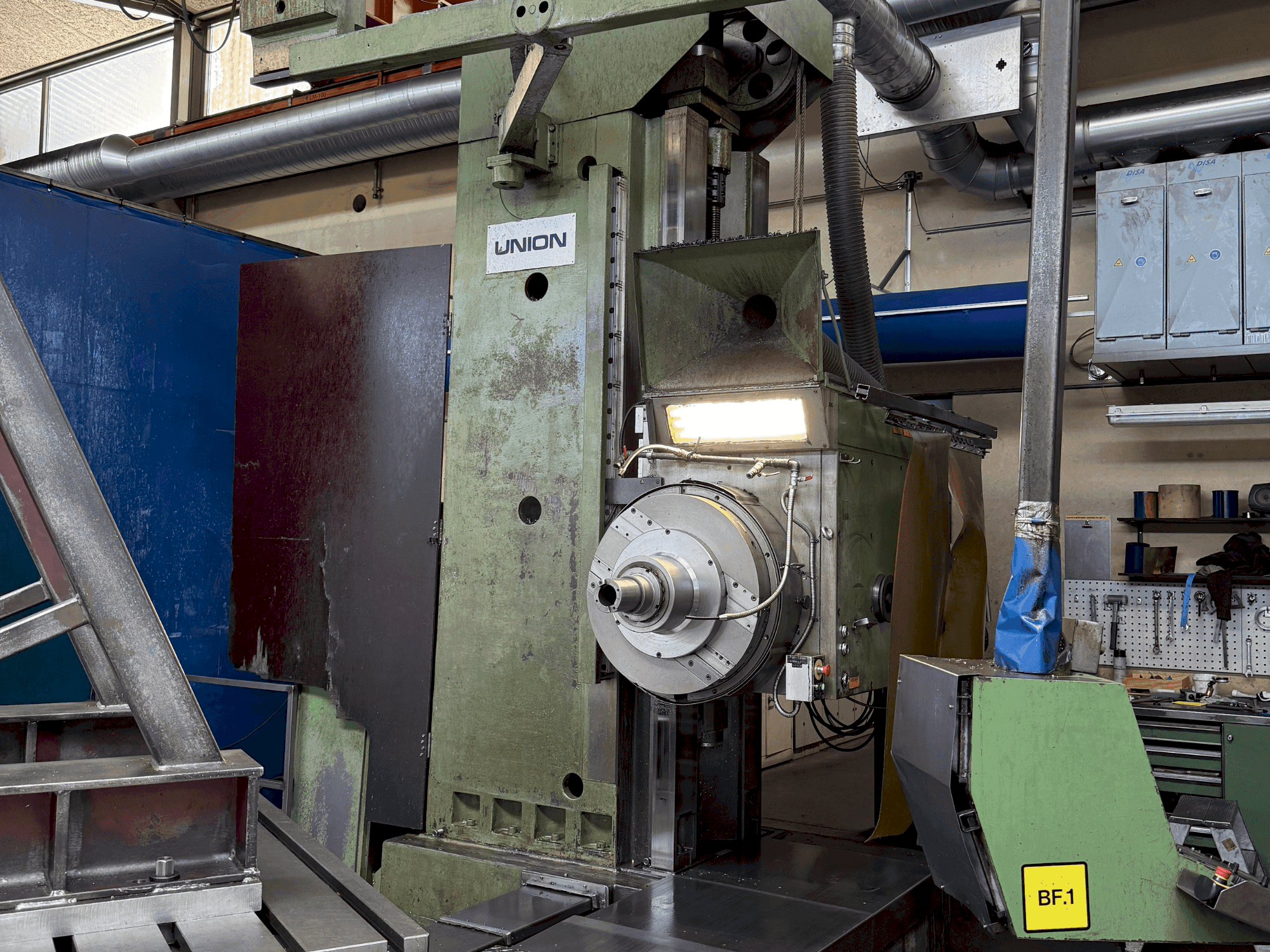 Frontansicht der UNION BTF 110  Maschine