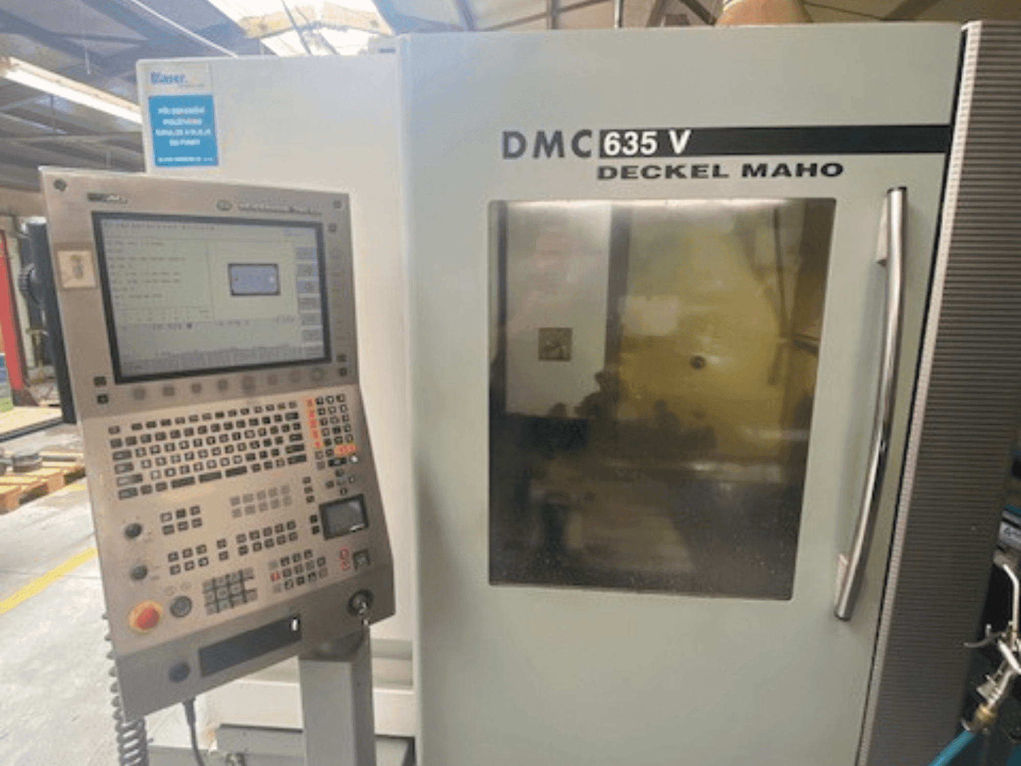Frontansicht der DMG DECKEL MAHO DMC 635V  Maschine