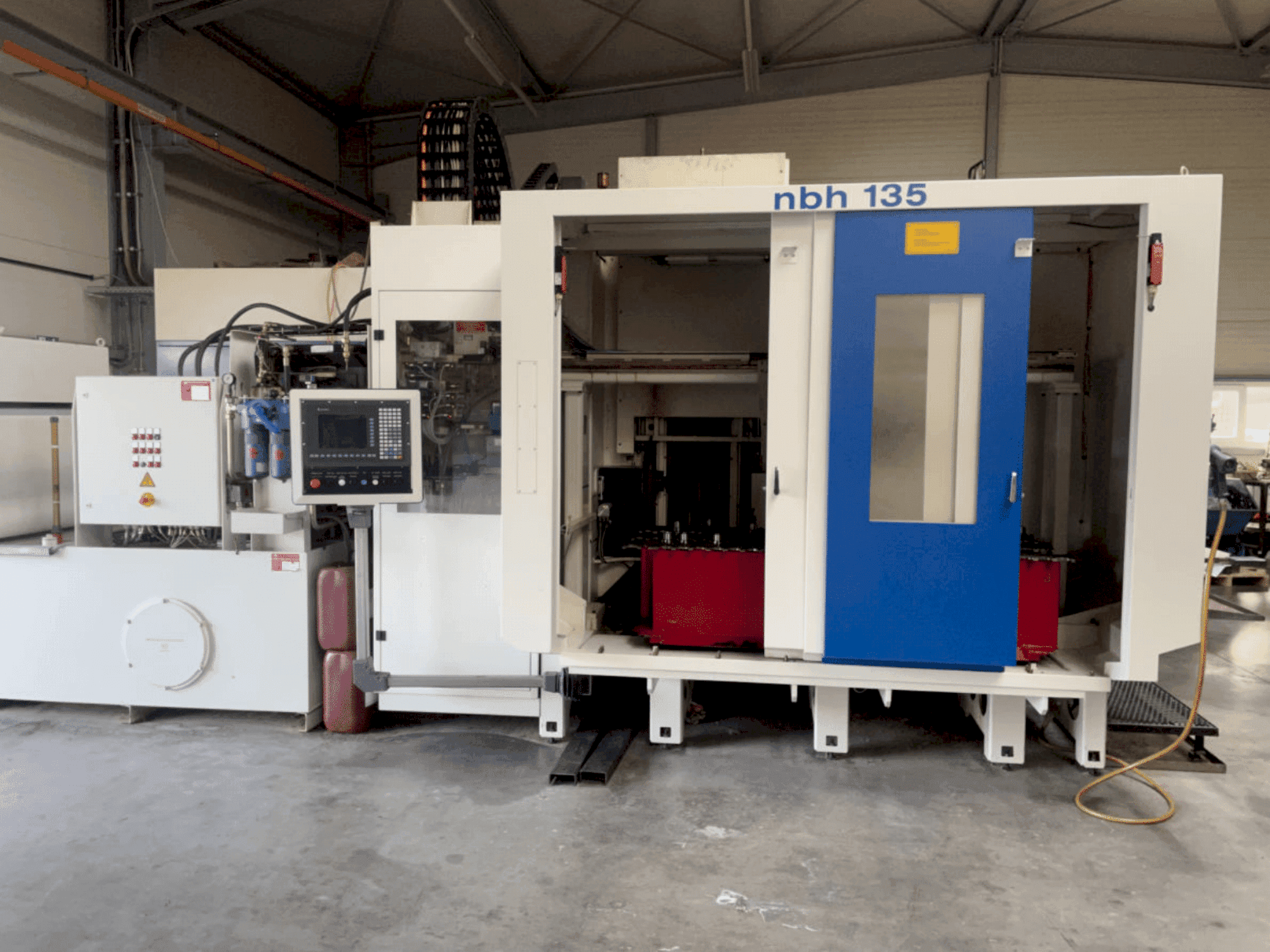 Frontansicht der HULLER HILLE NBH 135 Speed  Maschine