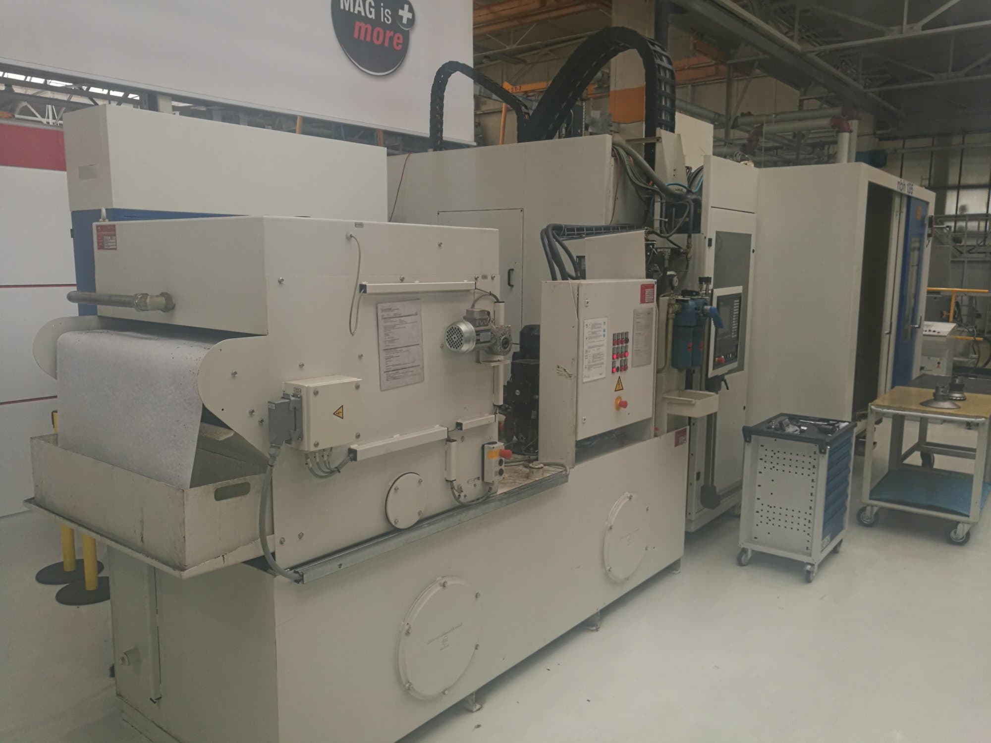 Linke Ansicht der Hueller Hille NBH 135 Maschine