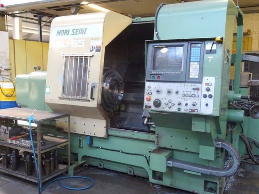 Frontansicht der MORI SEIKI Sl65  Maschine