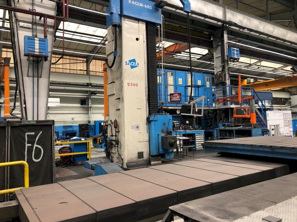 Frontansicht der Sacem									 Racem-603  Maschine