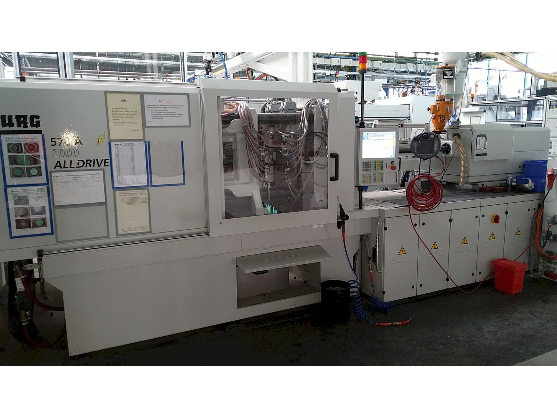 Frontansicht der Arburg Allrounder 570 A 2000-800 ALLDRIVE  Maschine