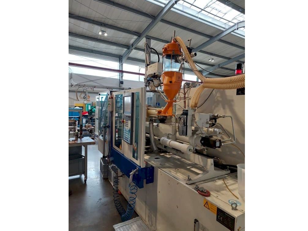 Frontansicht der Krauss Maffei 80-180 CX  Maschine