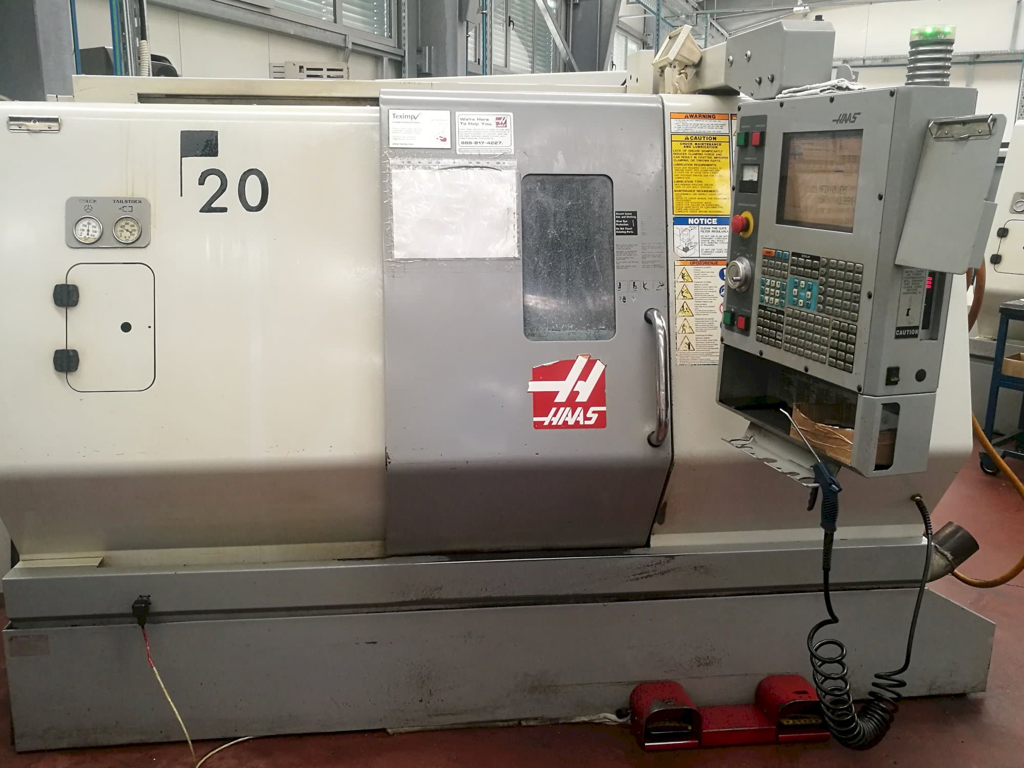 Frontansicht der HAAS SL-20THE Maschine