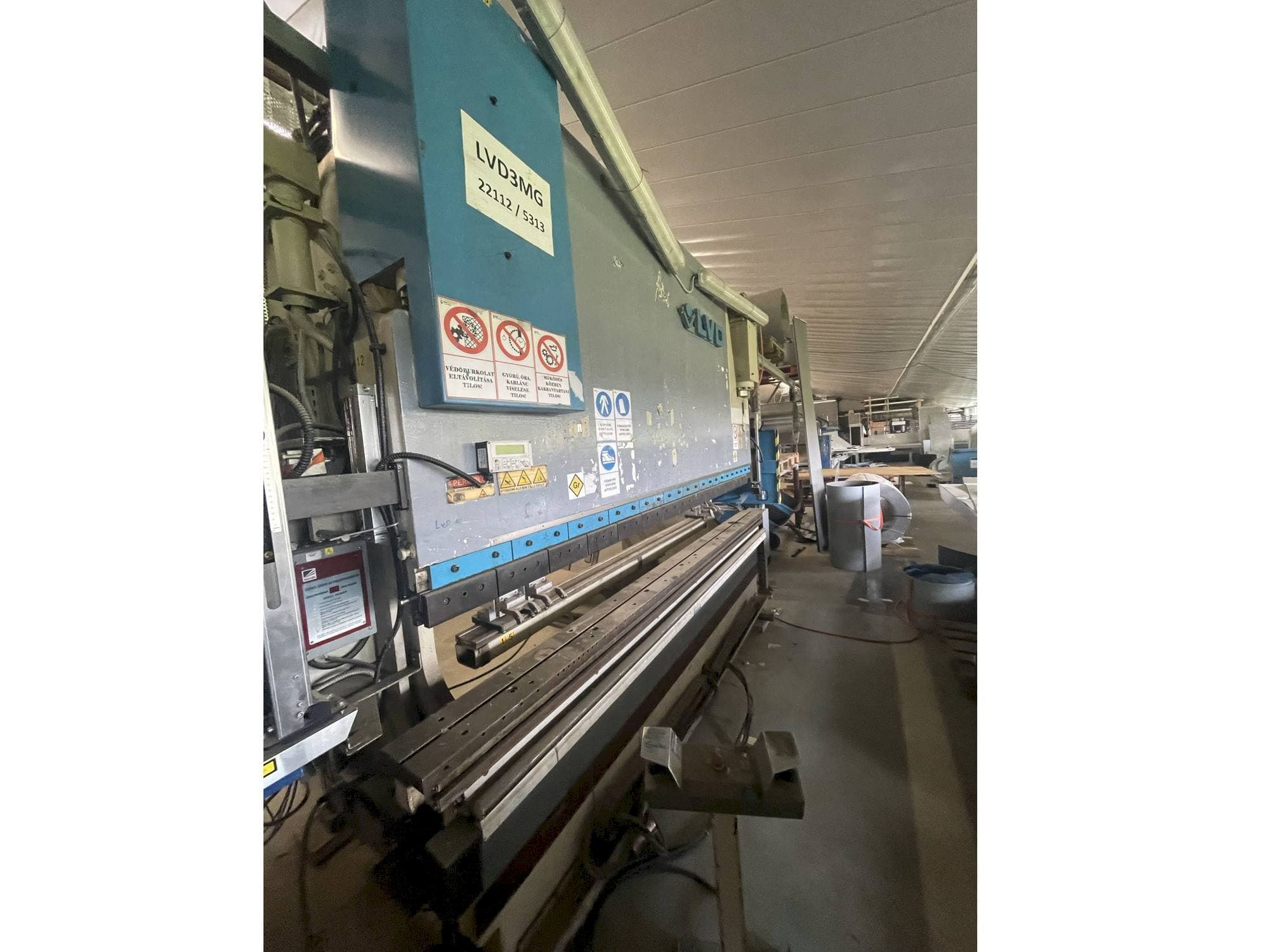 Frontansicht der LVD Ppeb 110/30  Maschine