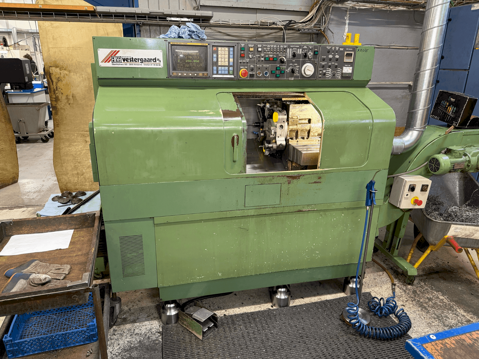 Frontansicht der NAKAMURA TMC-15  Maschine