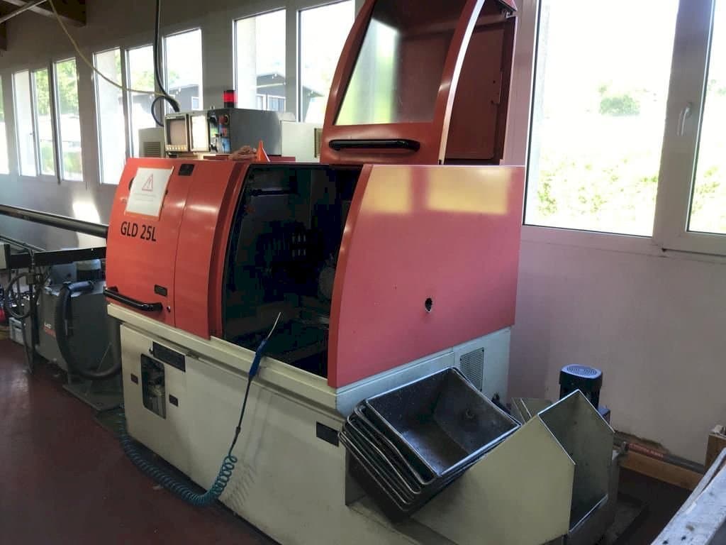 Frontansicht der Gildemeister GLD 25L  Maschine
