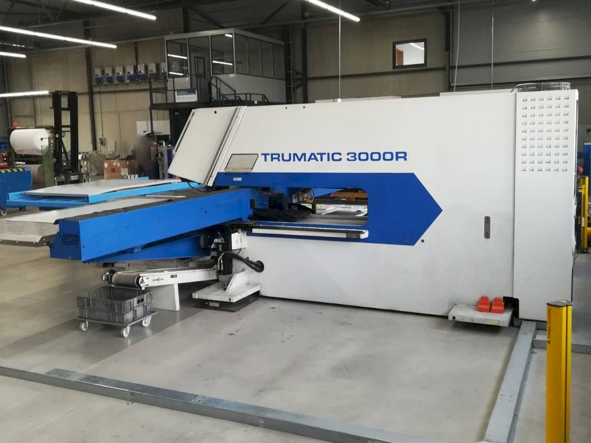 Frontansicht der Trumpf Trumatic 3000R  Maschine