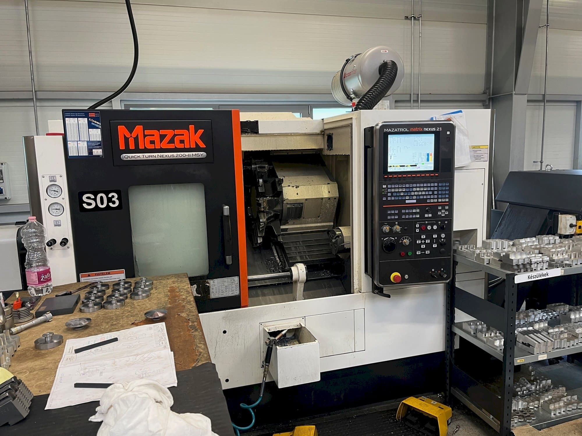 Frontansicht der Mazak QTN200-MSY V6  Maschine