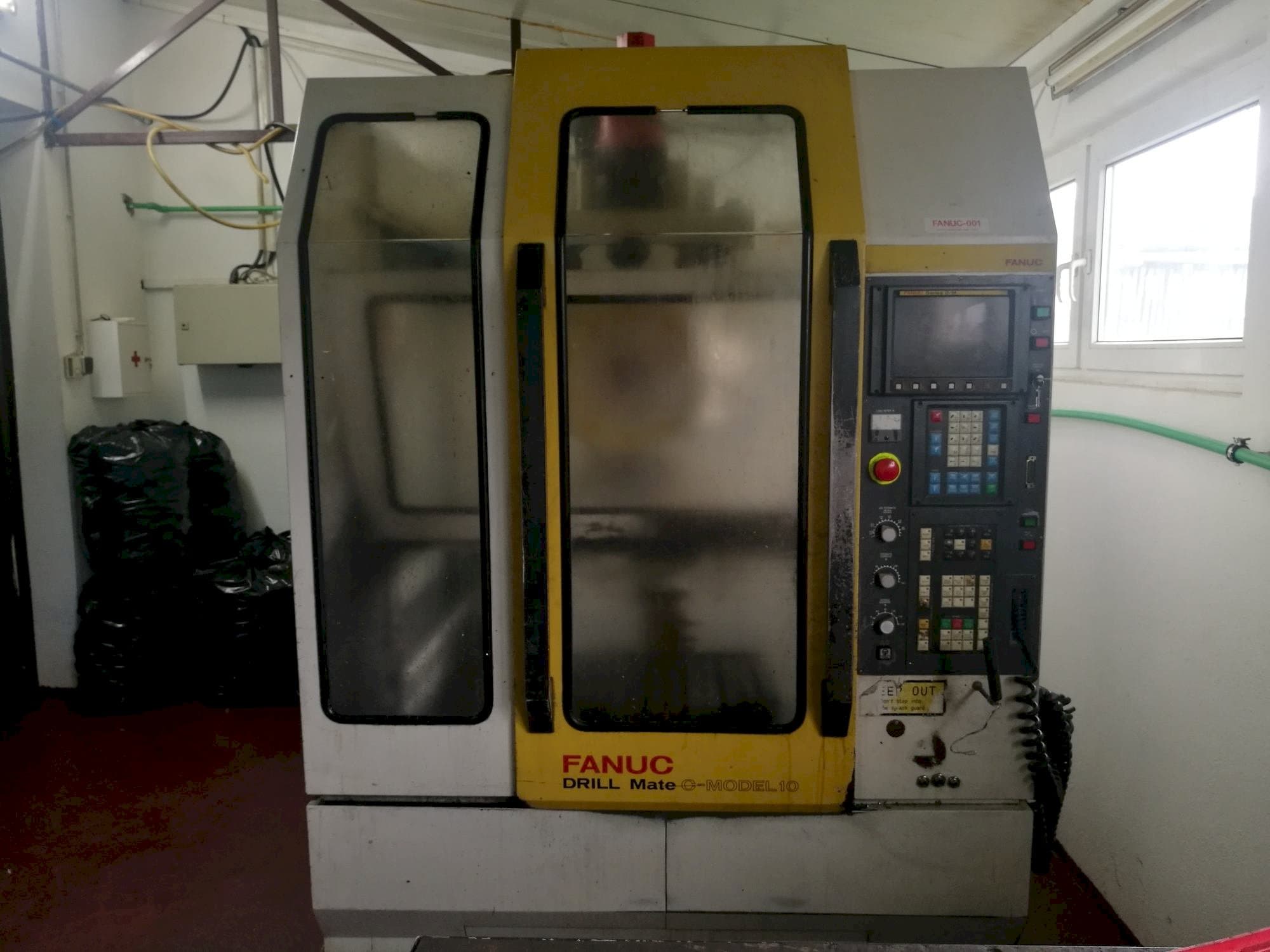 Frontansicht der FANUC DRILL MATE C-MODEL 10  Maschine