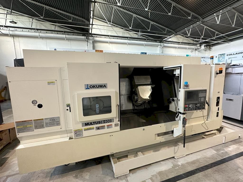 Frontansicht der Okuma MULTUS B400C  Maschine