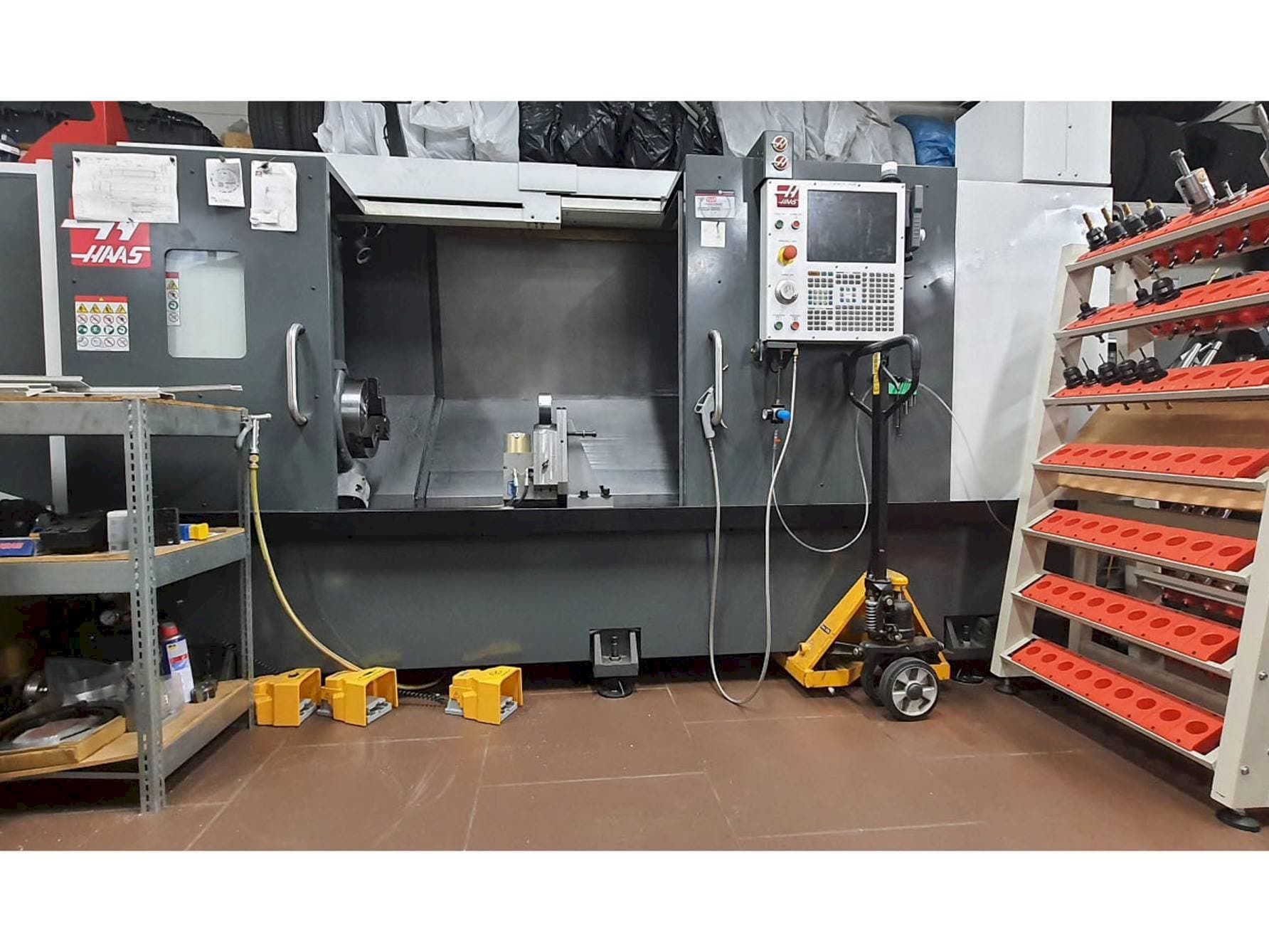 Frontansicht der HAAS ST-30L  Maschine