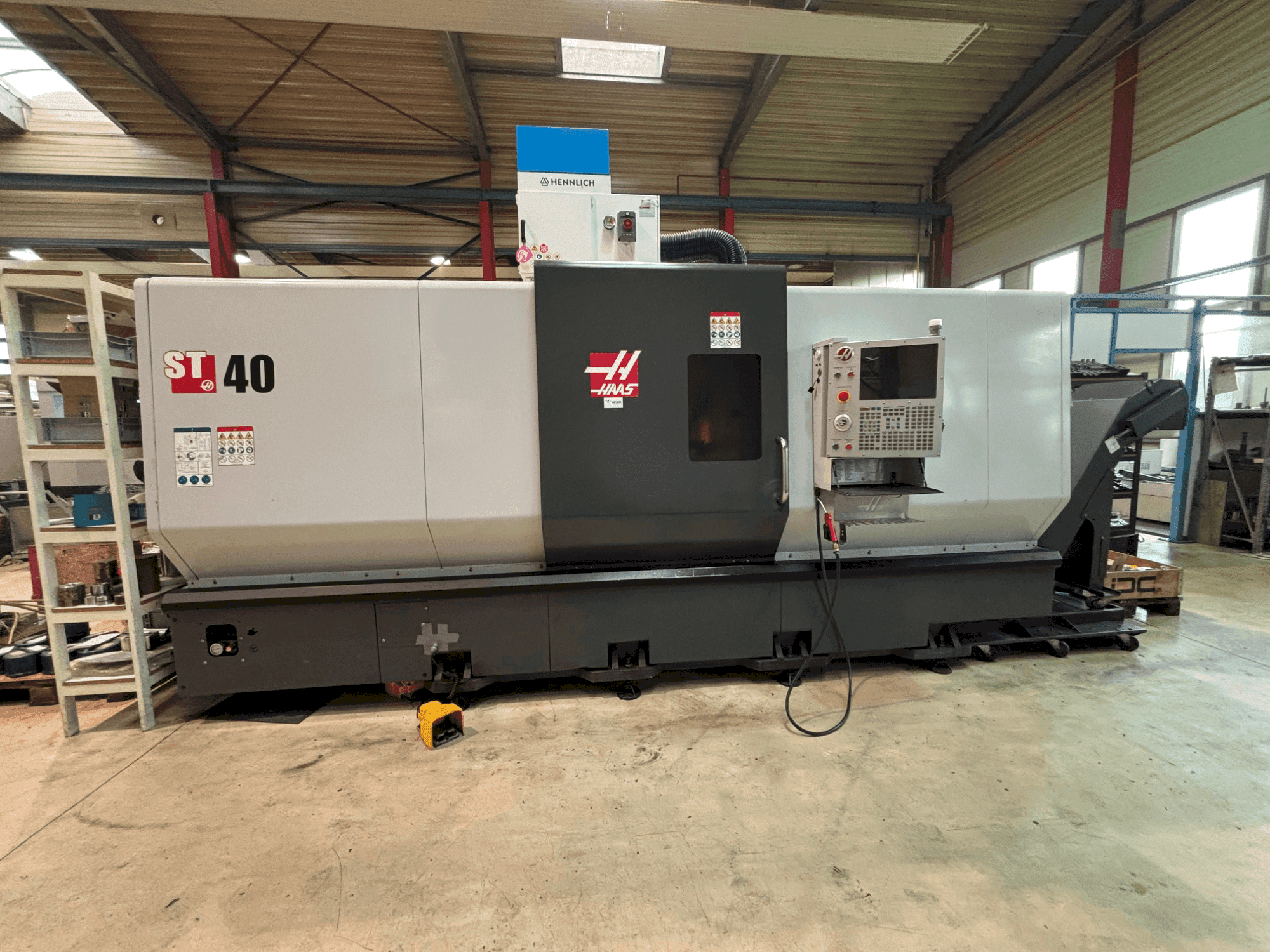 Frontansicht der HAAS ST-40  Maschine