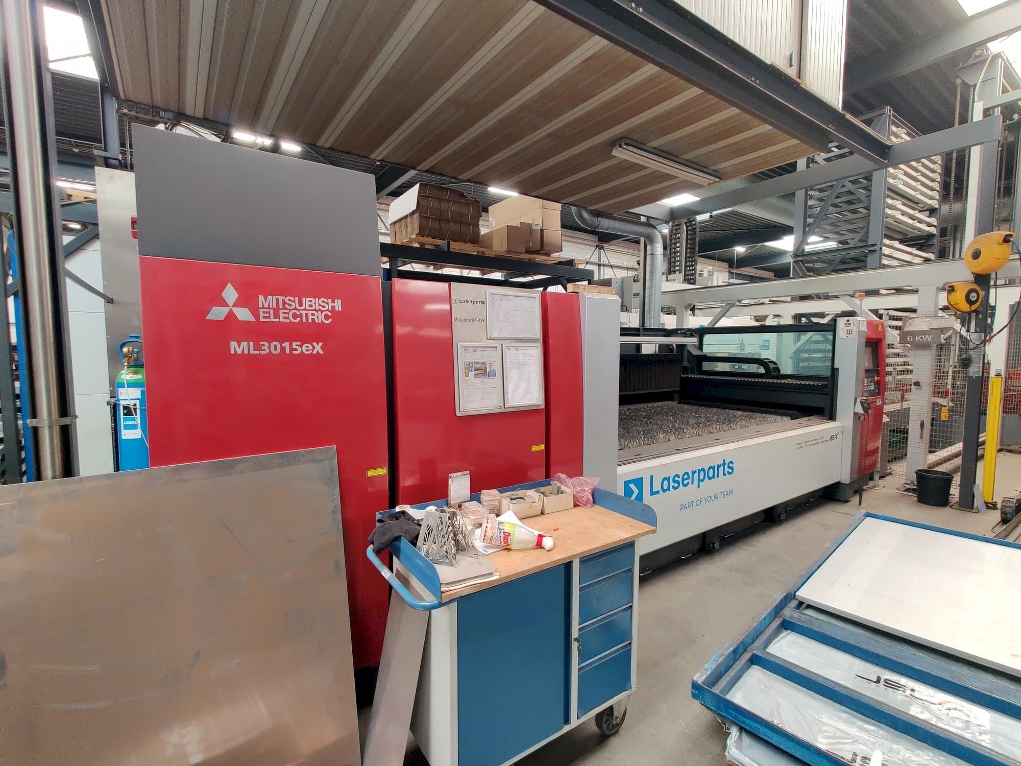 Linke Ansicht der Mitsubishi ML3015eX(S2)-60XF  Maschine