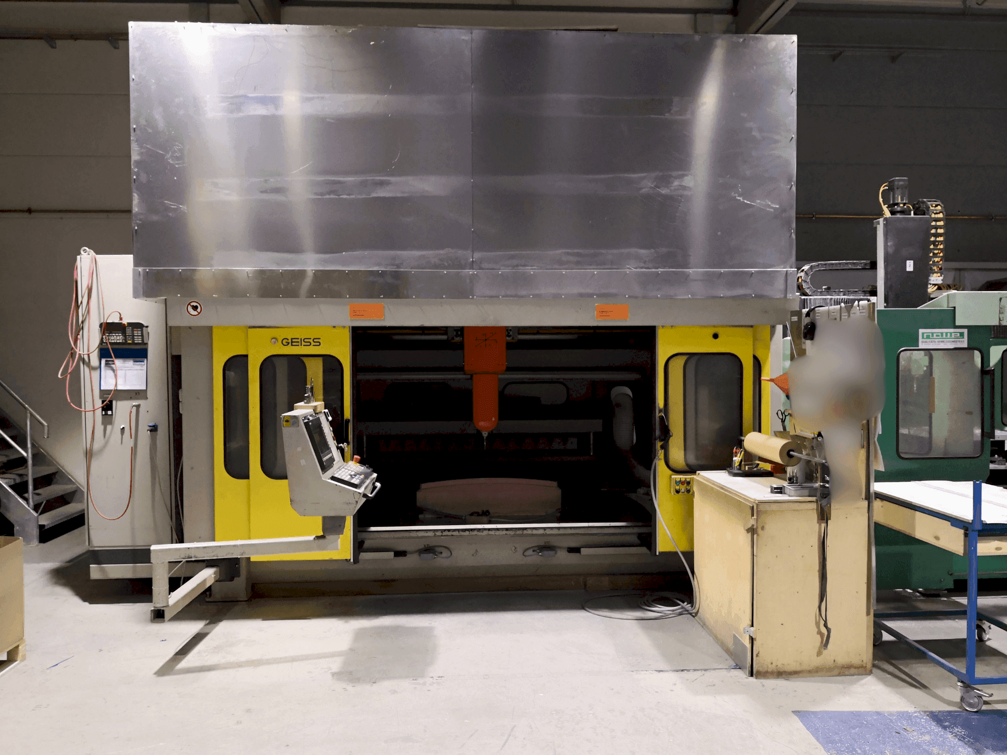 Frontansicht der GEISS FZ 2000 x 1000  Maschine