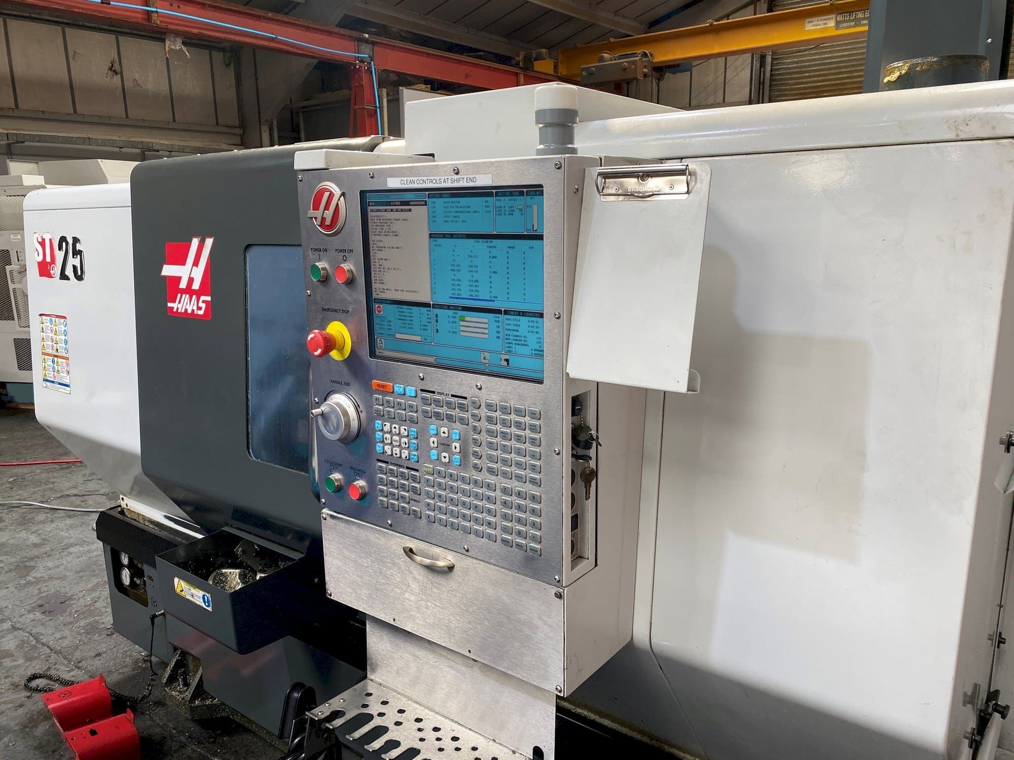 Frontansicht der HAAS ST-25  Maschine