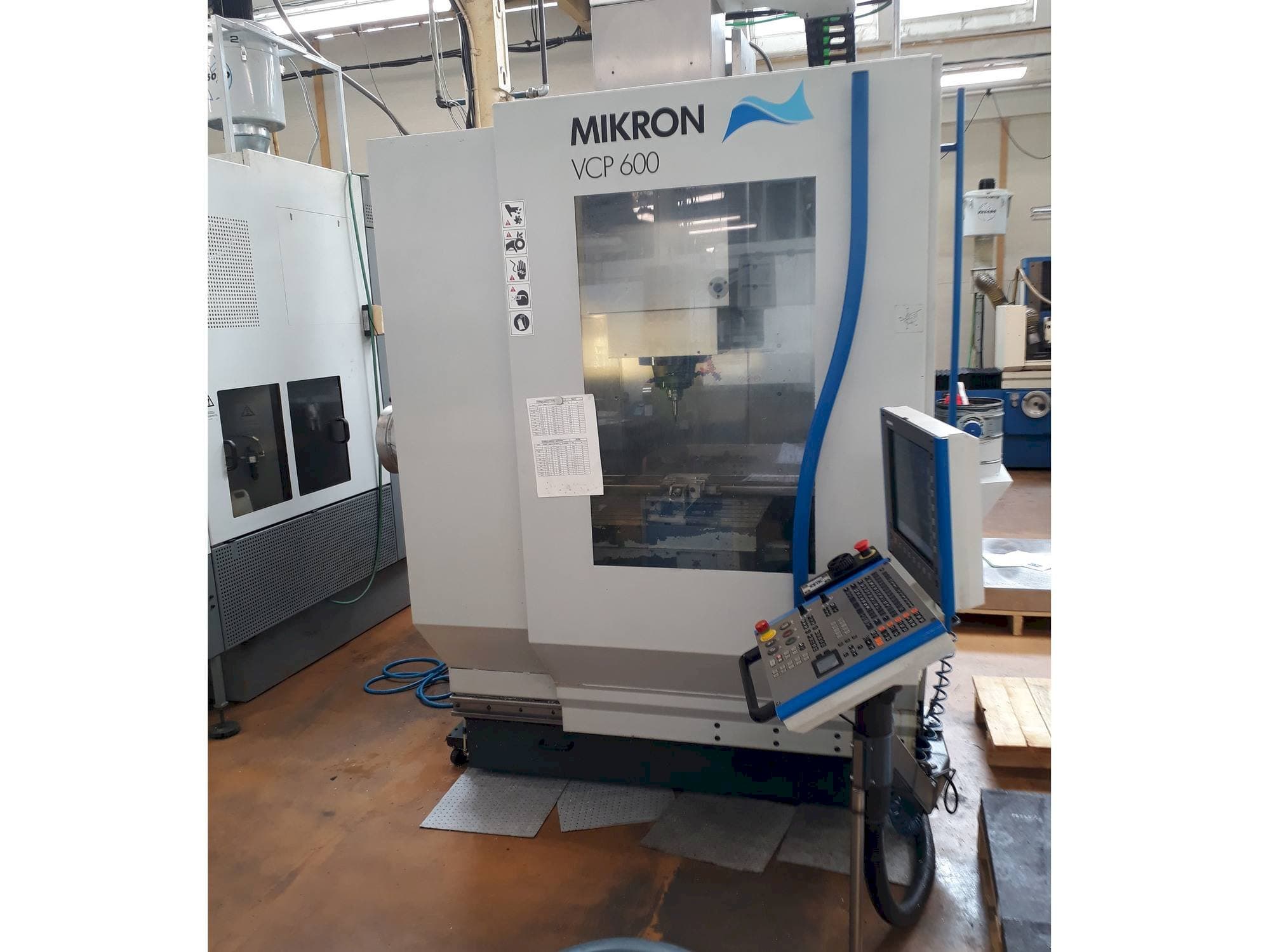 Frontansicht der MIKRON VCP 600  Maschine